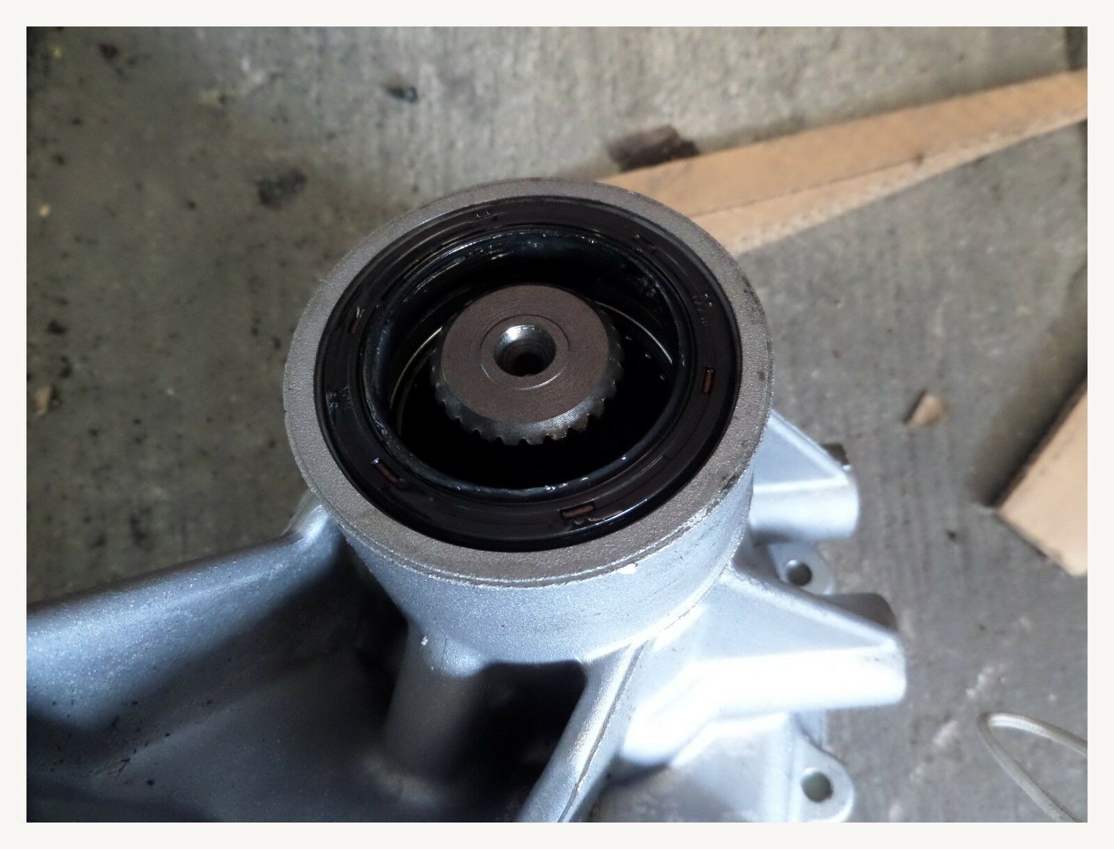 New Factory GM Transfer case Assembly Manual Trans 1999-04 Suzuki Geo Sunrunner - Fresh Stock Dated December 2025