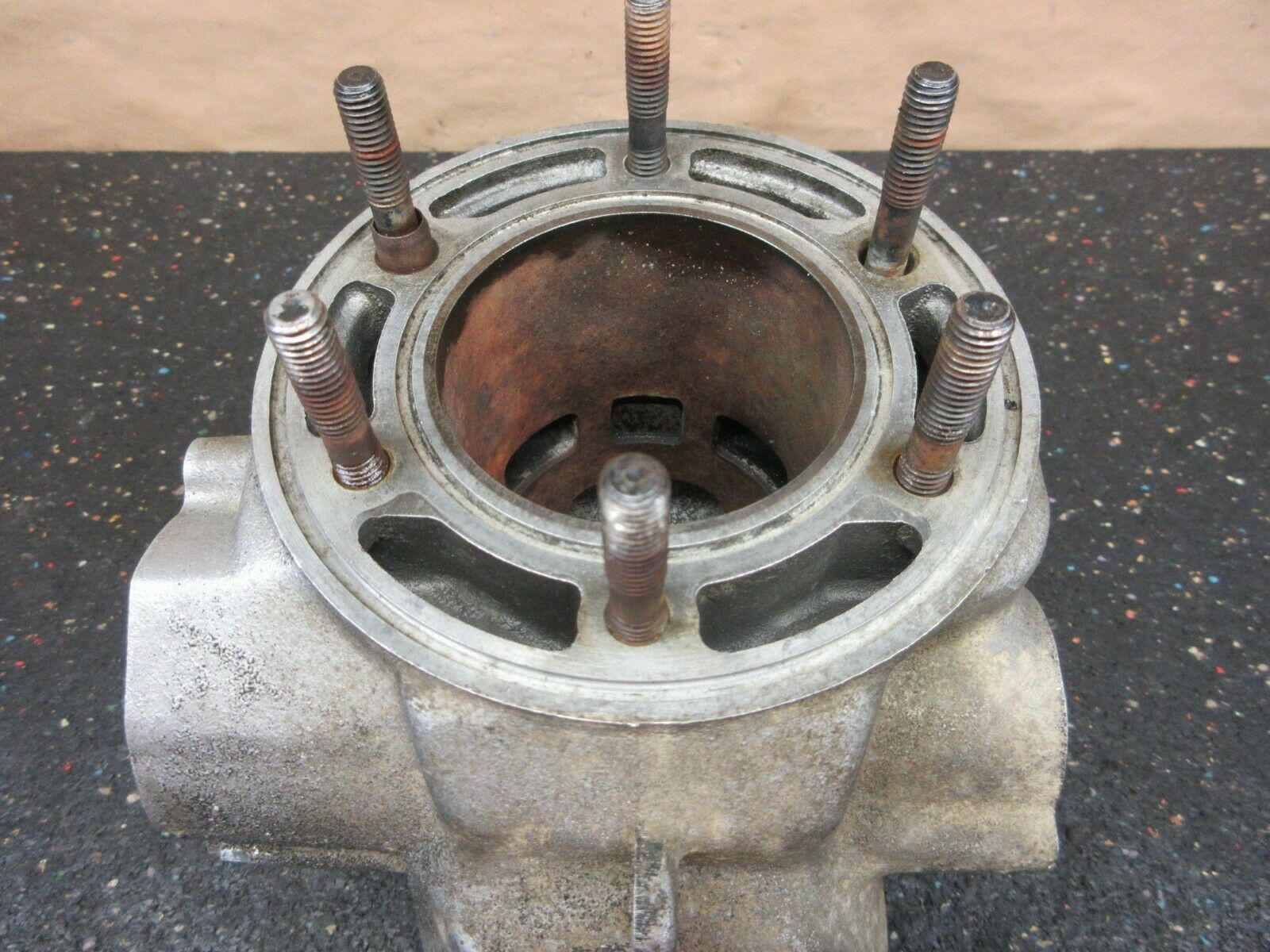 1986 Yamaha YZ250 Cylinder with 69mm rusty bore 86 YZ 250 1LU-11311-00-00 - Fresh Stock Dated February 2026