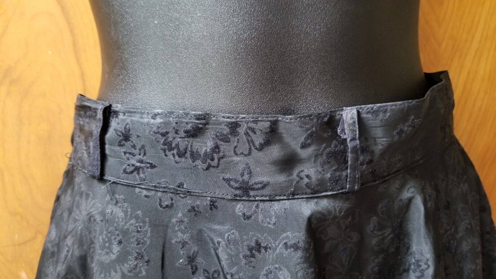 Vintage 1950s Black Circle Skirt Floral-Textured Rayon Taffeta Size 4/6 - Fresh Stock Dated March 2026