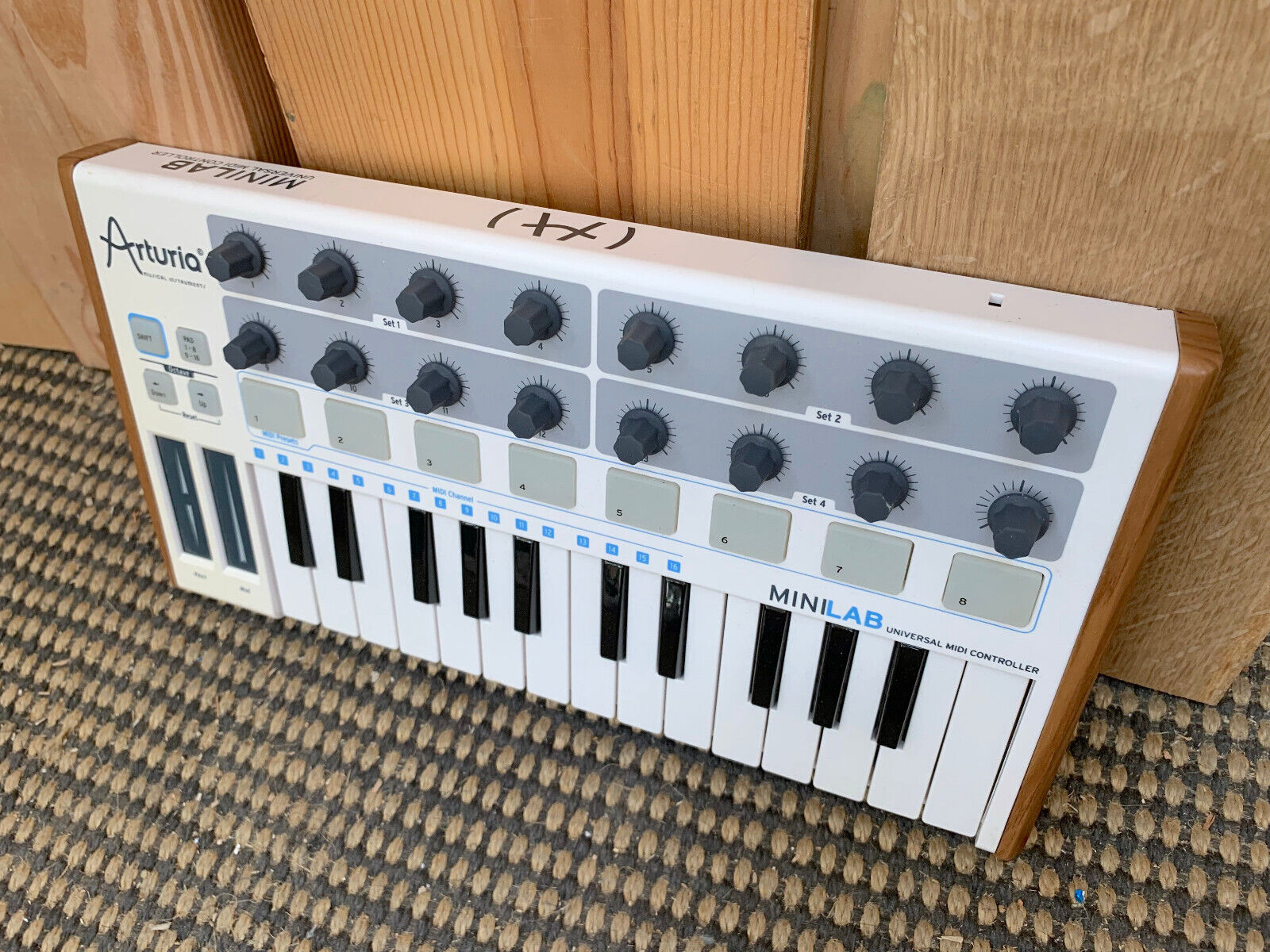 ARTURIA MiniLab MIDI Controller Keyboard 25-Key Universal Synth Recording Studio - Fresh Stock Dated February 2026