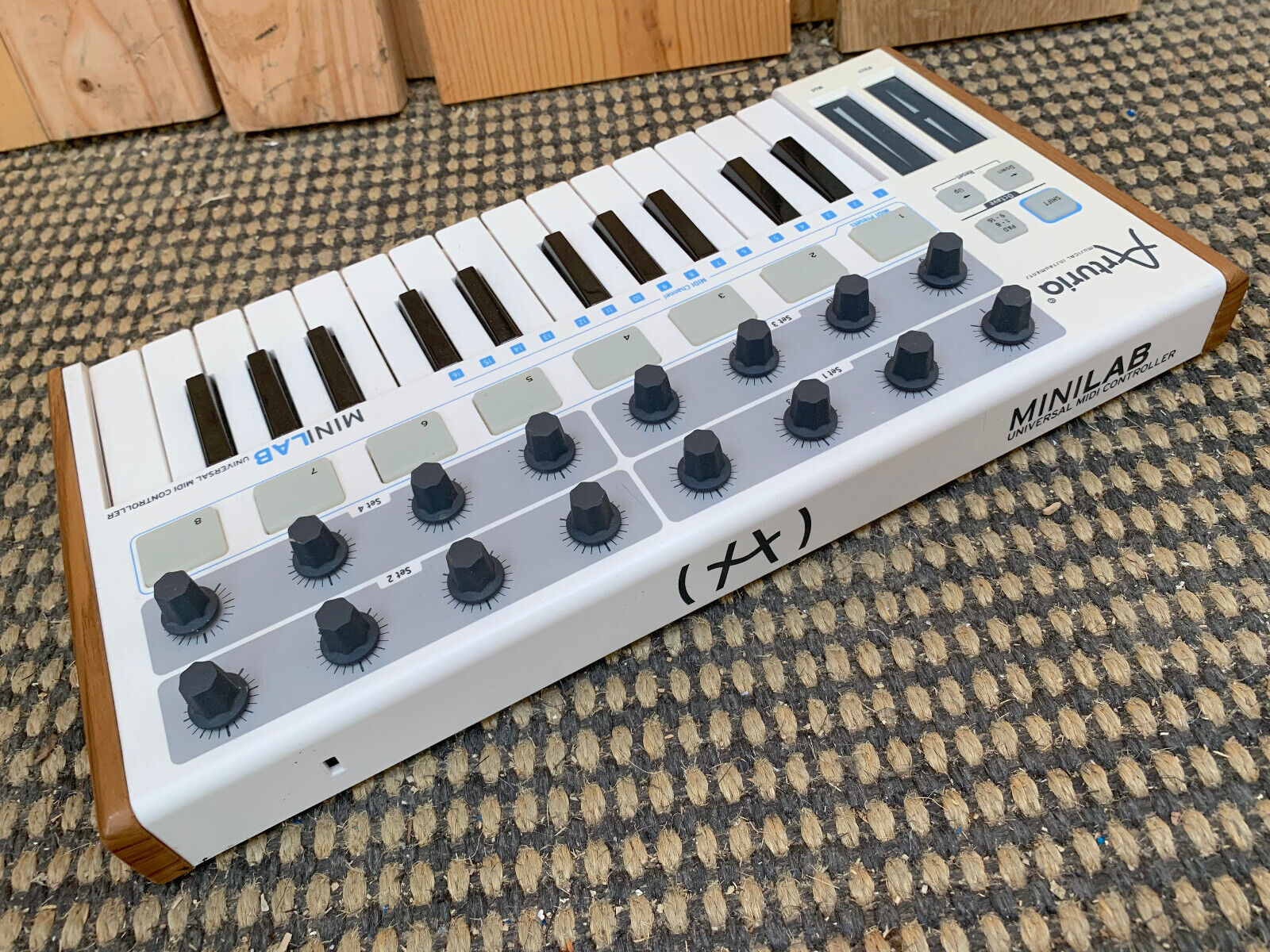 ARTURIA MiniLab MIDI Controller Keyboard 25-Key Universal Synth Recording Studio - Fresh Stock Dated February 2026