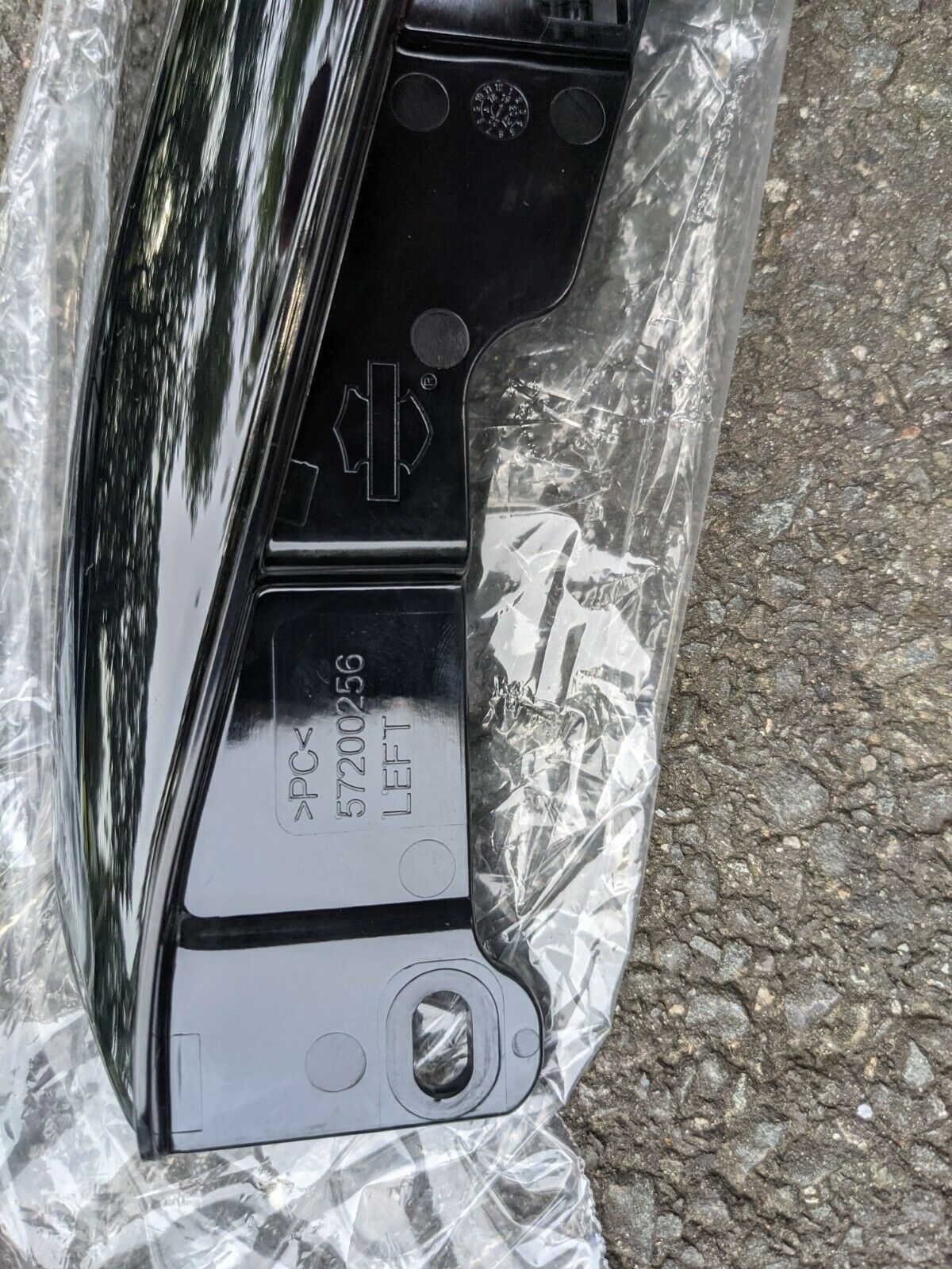 HARLEY-DAVIDSON MID FRAME AIR DEFLECTOR SET 57200243 09-LATER TOURING - Fresh Stock Dated February 2026