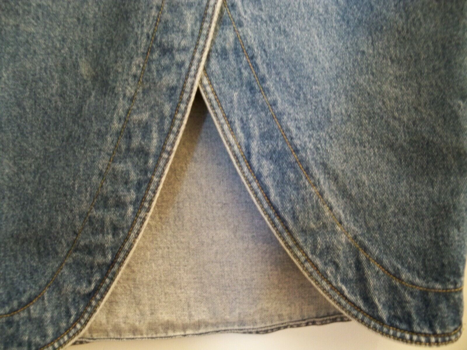 RARE VINTAGE 1980's CRISTINA Button Scallop Front Denim Skirt Size 11/12 - Fresh Stock Dated March 2026