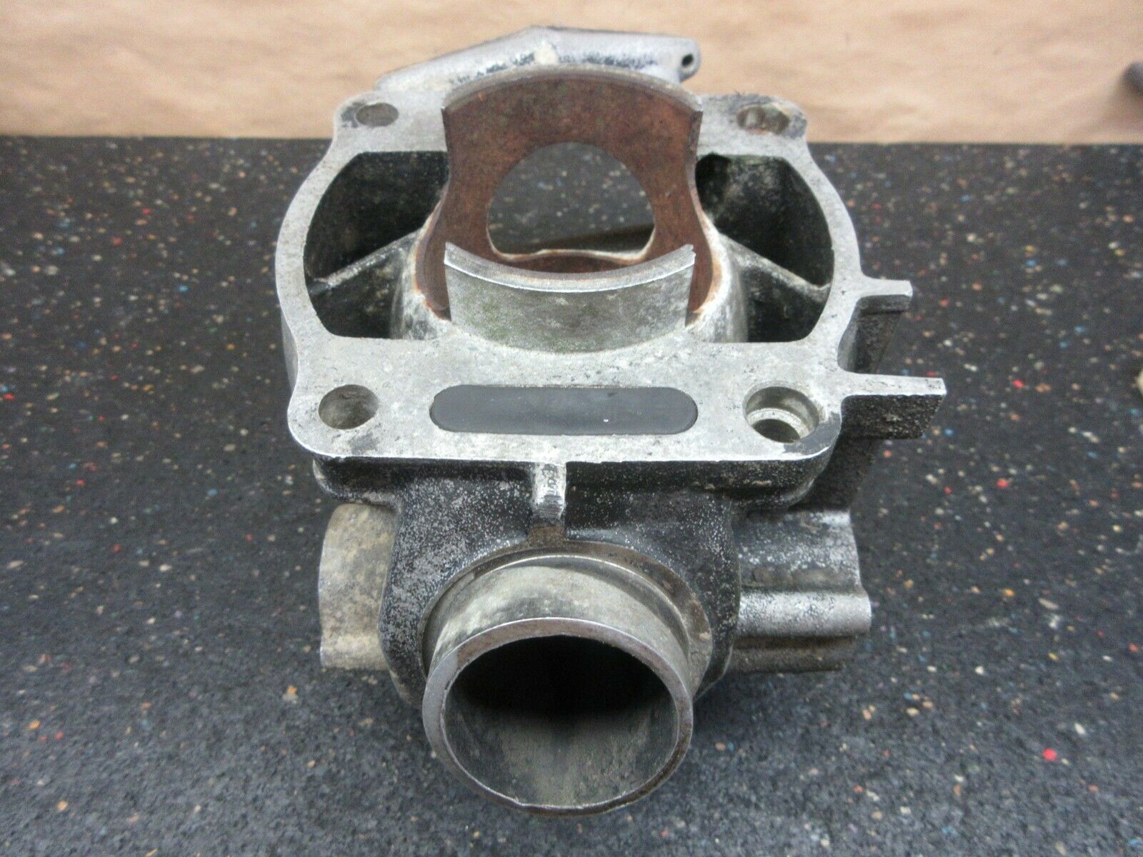 1986 Yamaha YZ250 Cylinder with 69mm rusty bore 86 YZ 250 1LU-11311-00-00 - Fresh Stock Dated February 2026