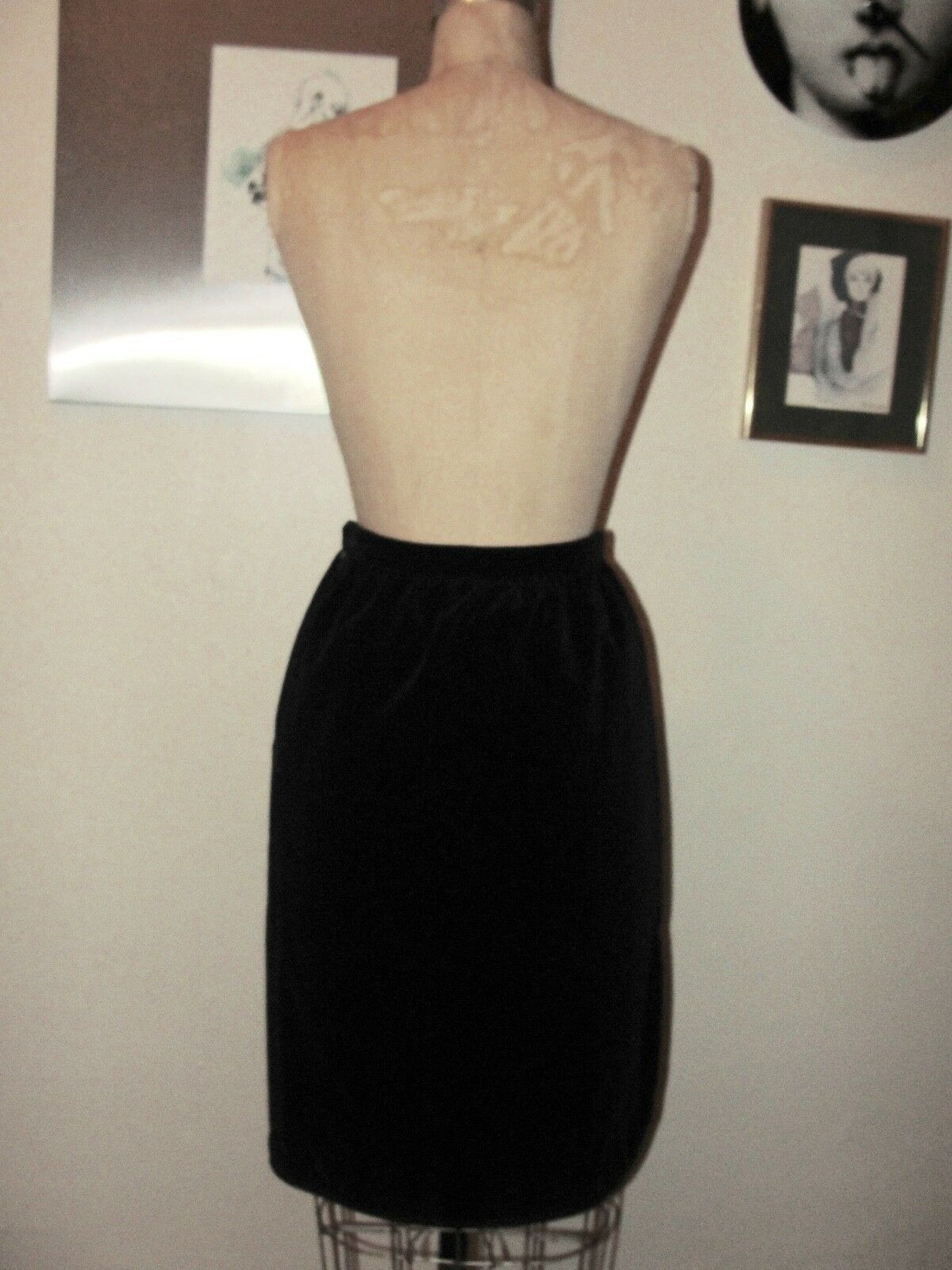 VINTAGE VALENTINO BOUTIQUE*BLACK VELVET HIGH WAIST PLEATED PENCIL SKIRT*6 XS/S - Fresh Stock Dated March 2026