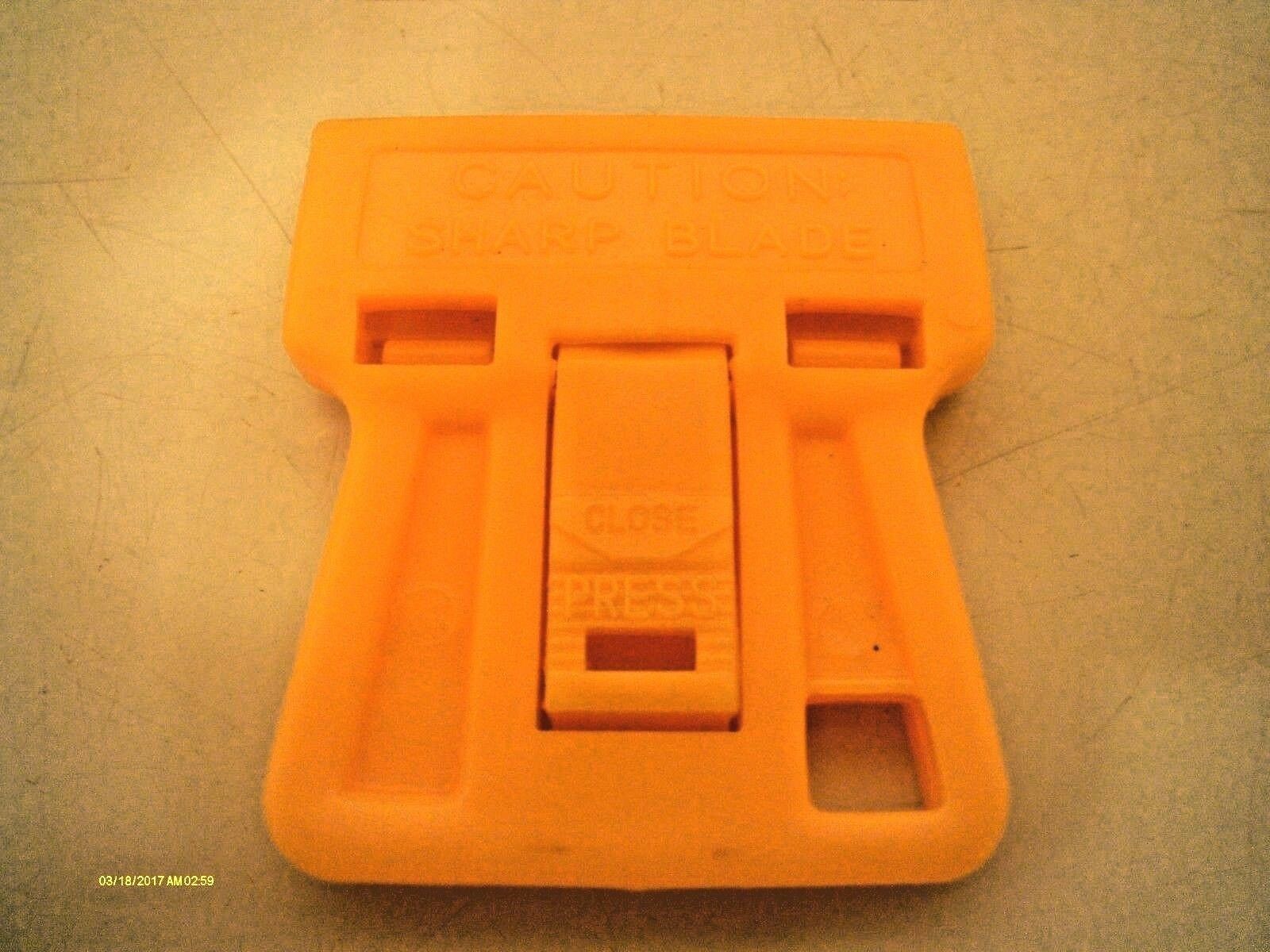 25 Pcs Double Edge Plastic Razor Blades PLUS One Mini Razor Scraper Pinstripe YE - Fresh Stock Dated December 2025