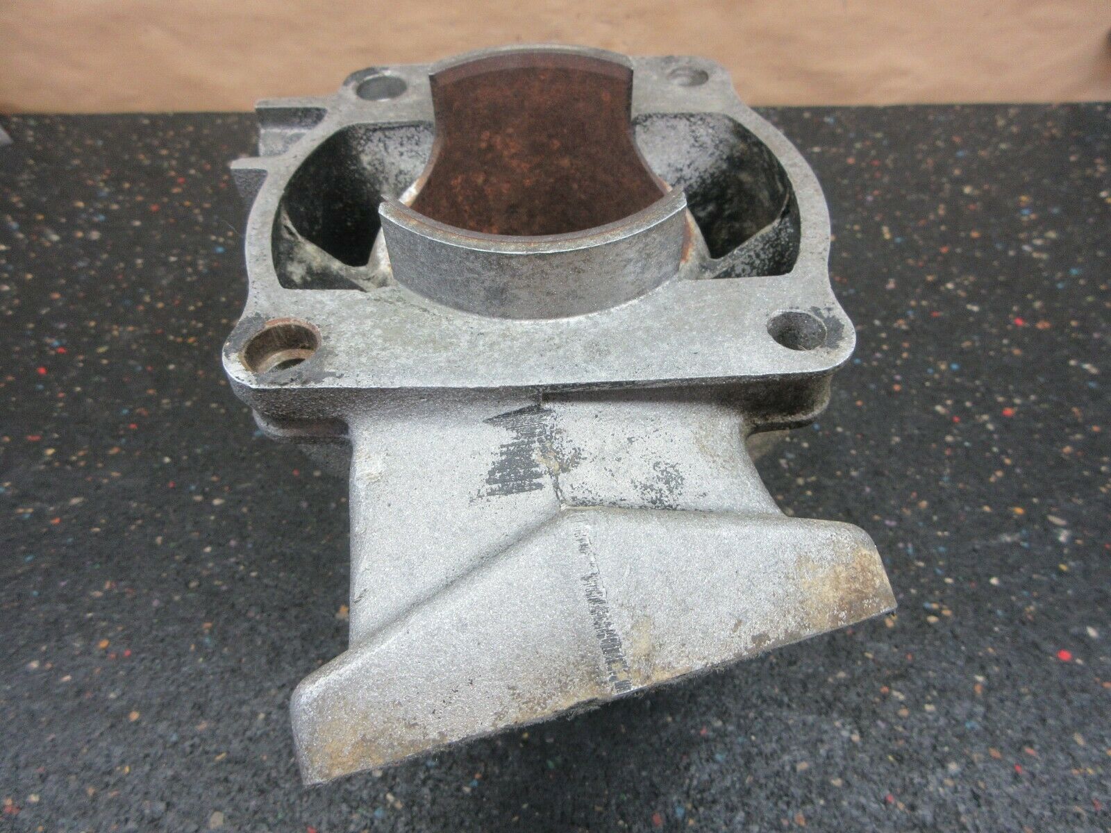 1986 Yamaha YZ250 Cylinder with 69mm rusty bore 86 YZ 250 1LU-11311-00-00 - Fresh Stock Dated February 2026