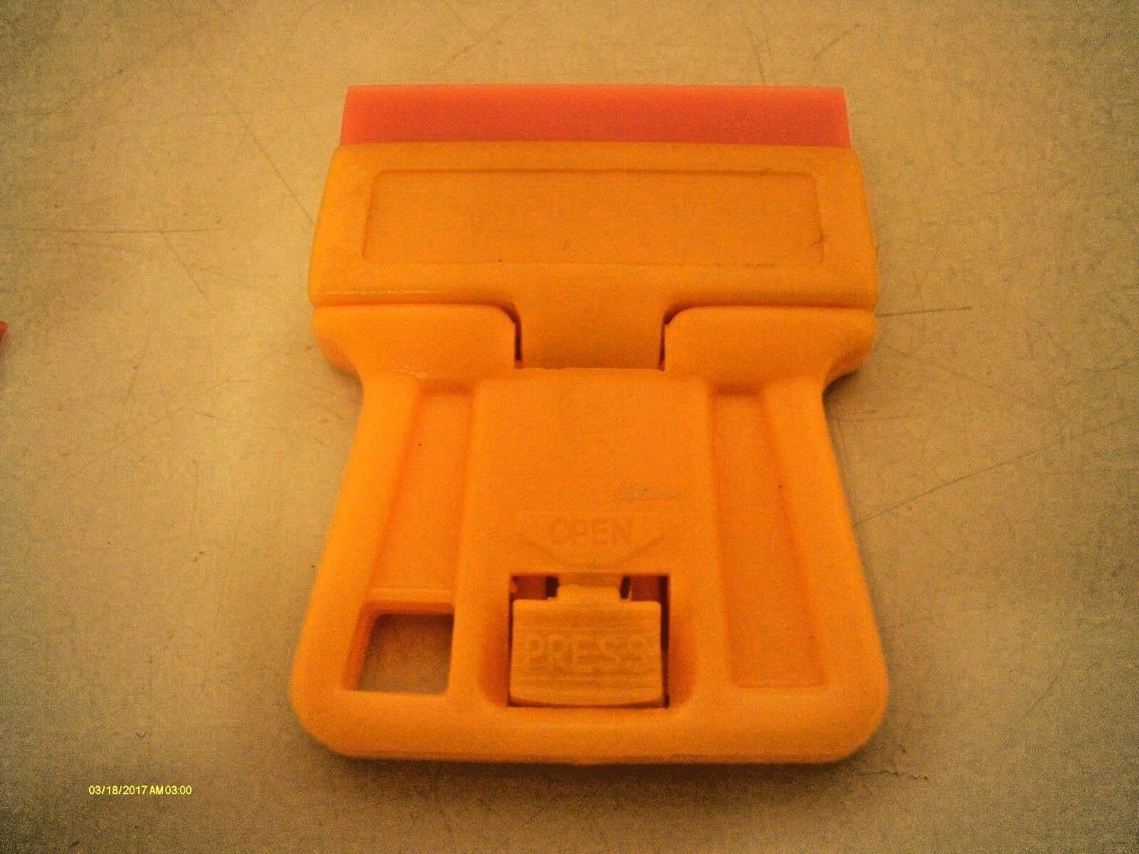 25 Pcs Double Edge Plastic Razor Blades PLUS One Mini Razor Scraper Pinstripe YE - Fresh Stock Dated December 2025