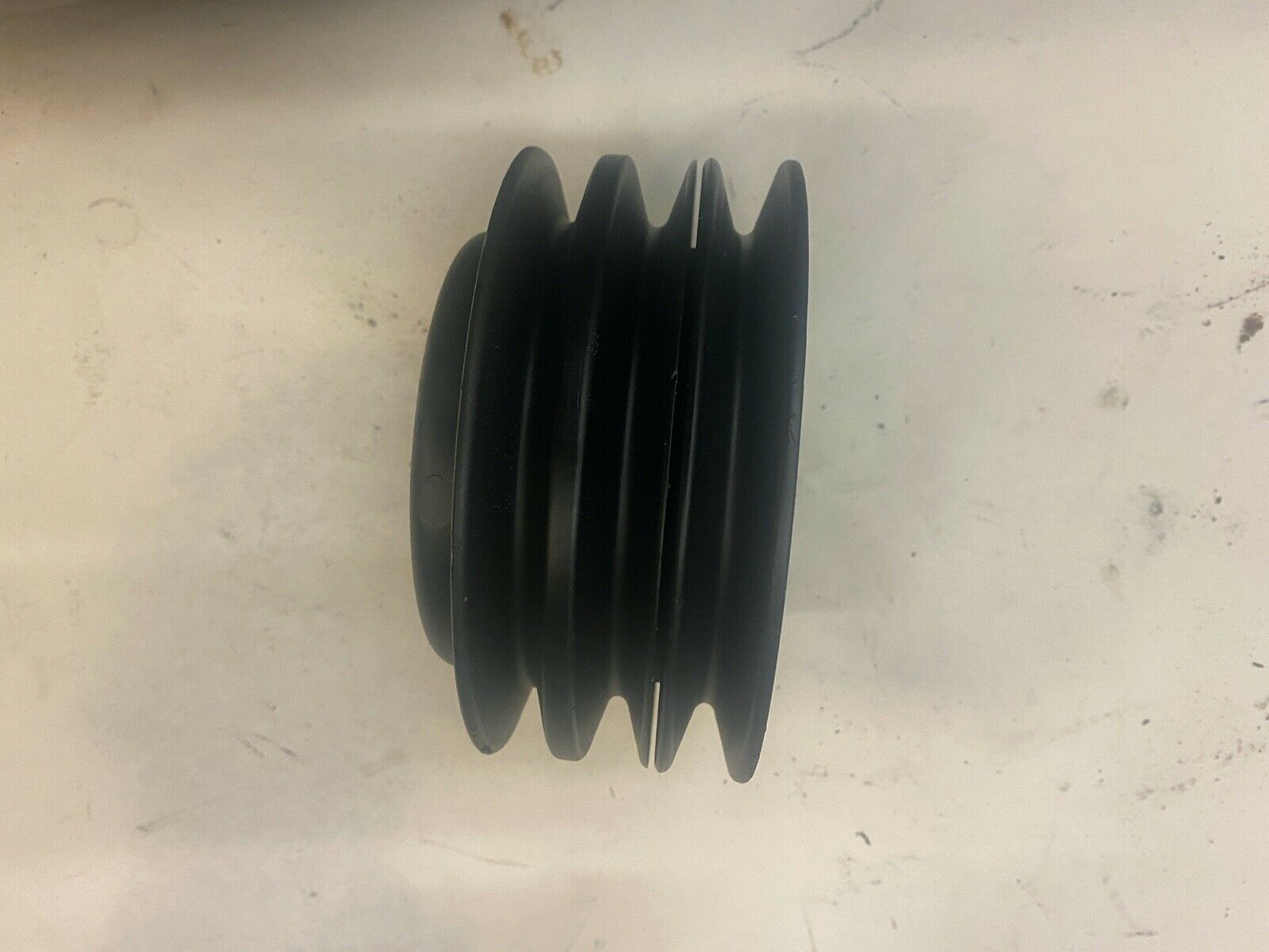 Mercruiser Pulley 90840 3 V Belt 5 1/2 diameter , water pump pulley. Used / Good - Fresh Stock Dated February 2026