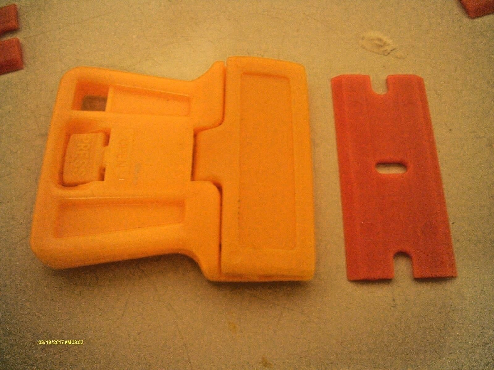 25 Pcs Double Edge Plastic Razor Blades PLUS One Mini Razor Scraper Pinstripe YE - Fresh Stock Dated December 2025