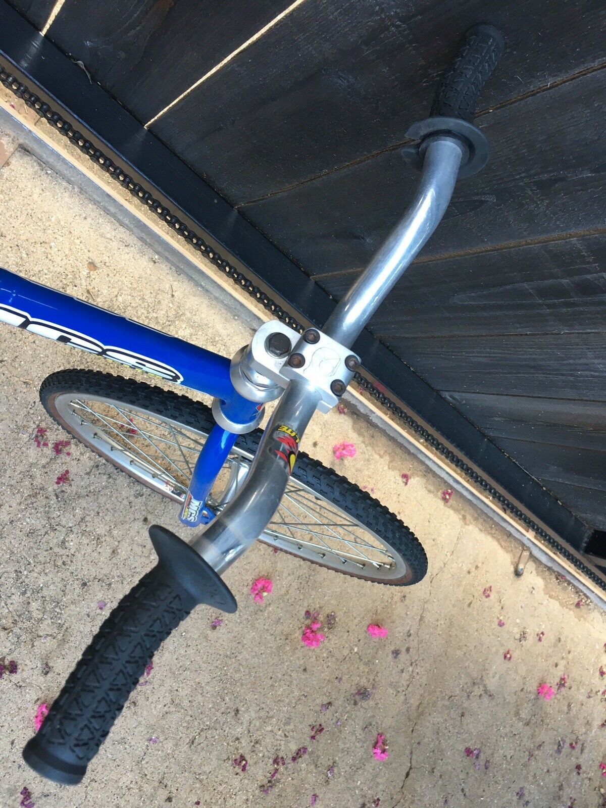 BMX  mini MCS. Mantis race bike - Fresh Stock Dated February 2026