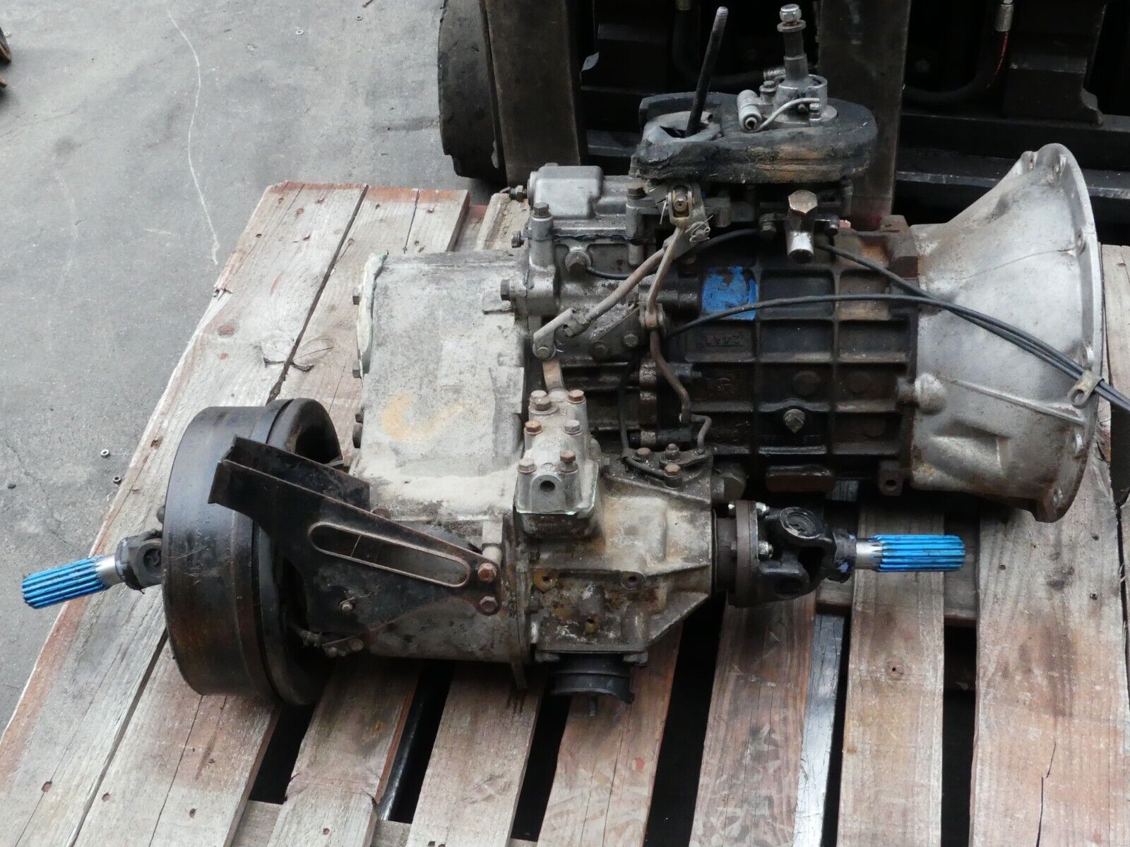 1994 Land Rover 5 Speed Manual LT77 Transmission With LT230 Transfer Case - Fresh Stock Dated February 2026