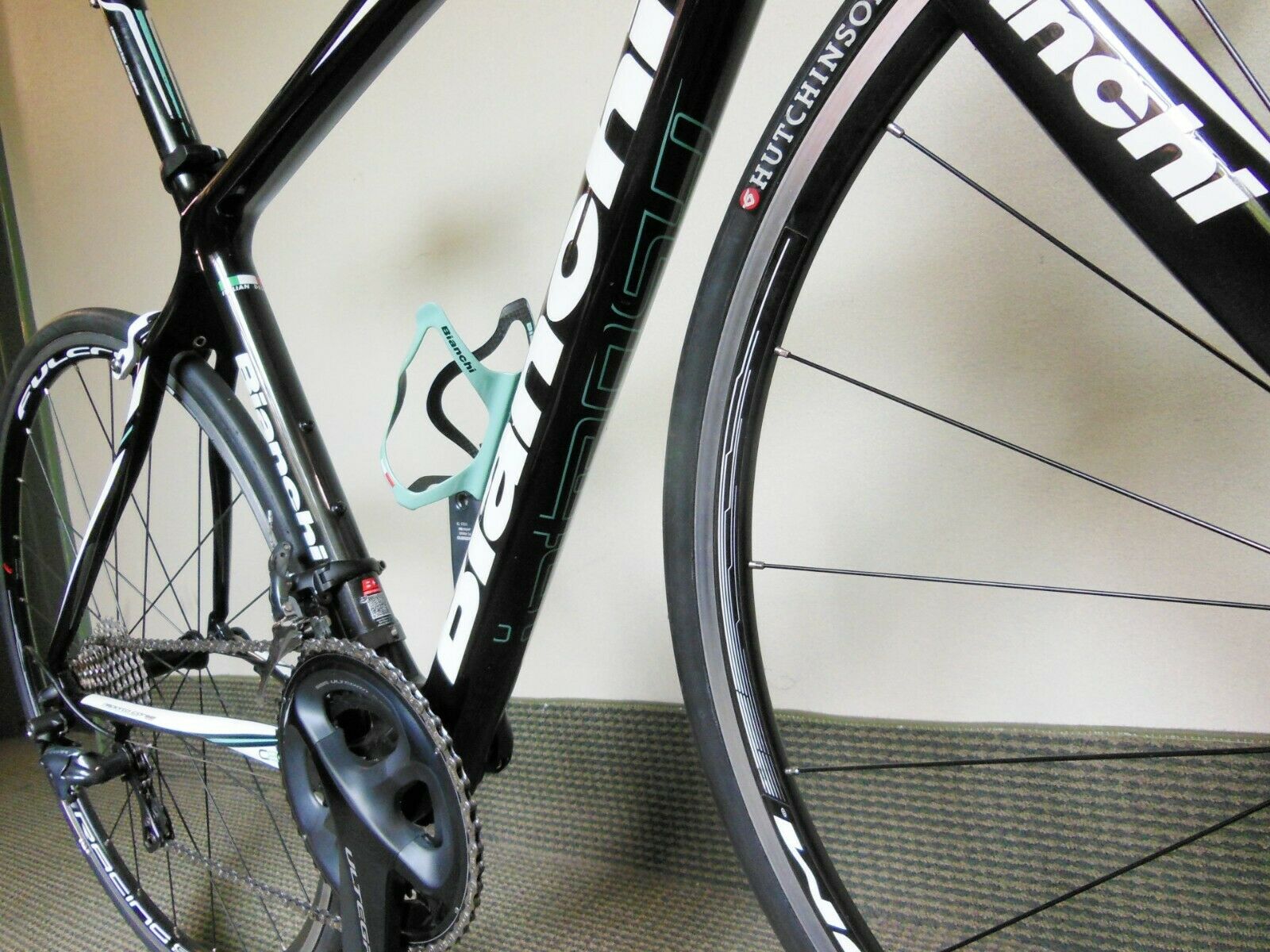 BIANCHI INTENSO BIKE CARBON FIBER MEDIUM FOR RIDERS UP TO 5' 8 FEET HIGH - Fresh Stock Dated February 2026