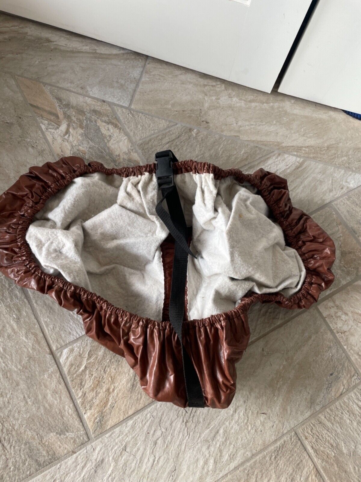 BROWN VINYLE ENGLISH SADDLE COVER W/CARRYING HANDLE 18