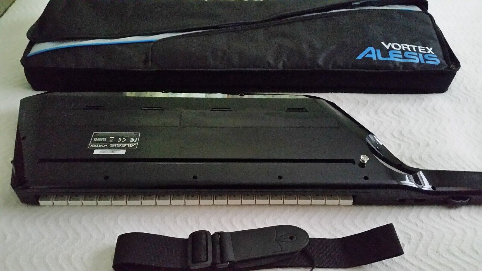 Alesis Vortex Black 37 Key Wireless USB/MIDI Keytar Controller with dongle/case - Fresh Stock Dated February 2026