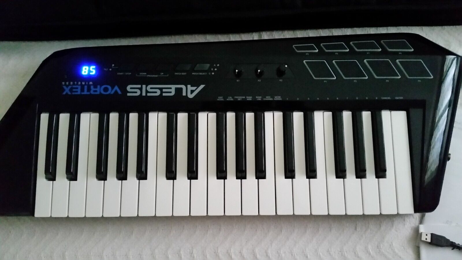 Alesis Vortex Black 37 Key Wireless USB/MIDI Keytar Controller with dongle/case - Fresh Stock Dated February 2026