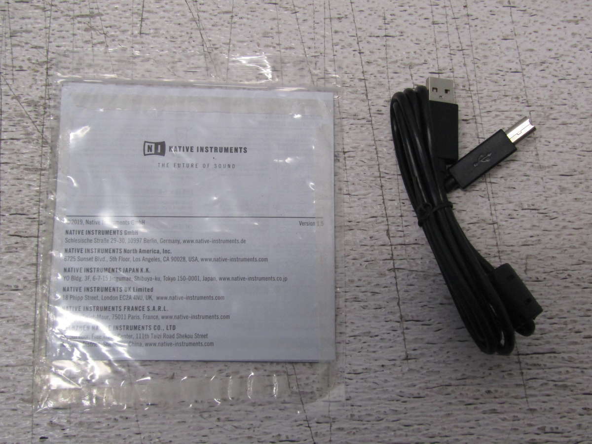 Native Instruments Komplete Kontrol M32 Micro Keyboard Controller - Fresh Stock Dated February 2026