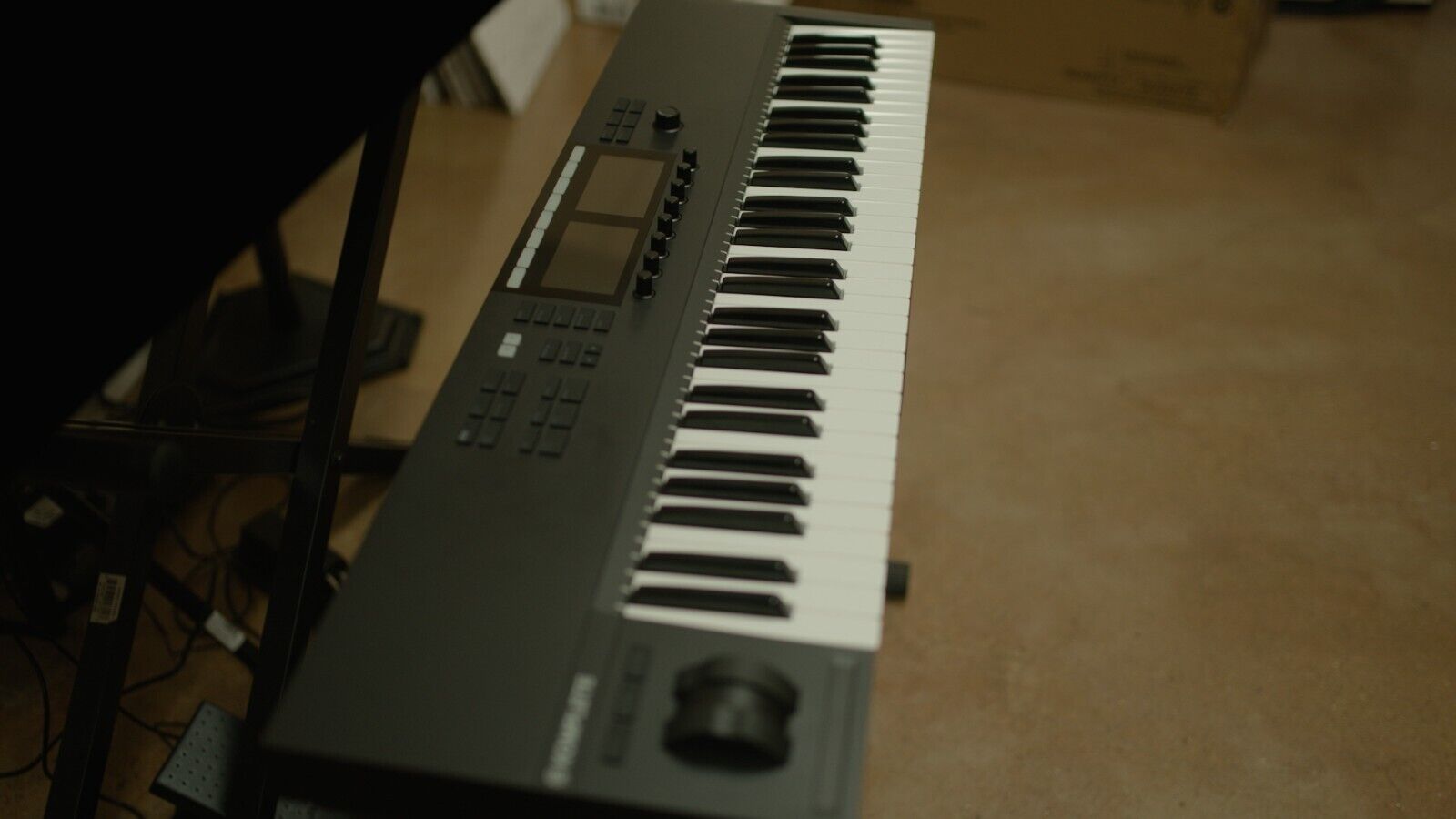 Native Instruments Komplete Kontrol S61 MK2 - Good Condition With Software - Fresh Stock Dated February 2026