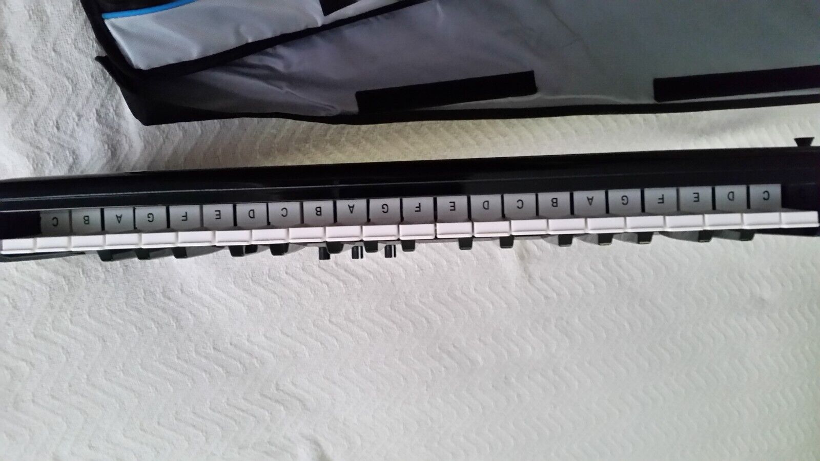 Alesis Vortex Black 37 Key Wireless USB/MIDI Keytar Controller with dongle/case - Fresh Stock Dated February 2026