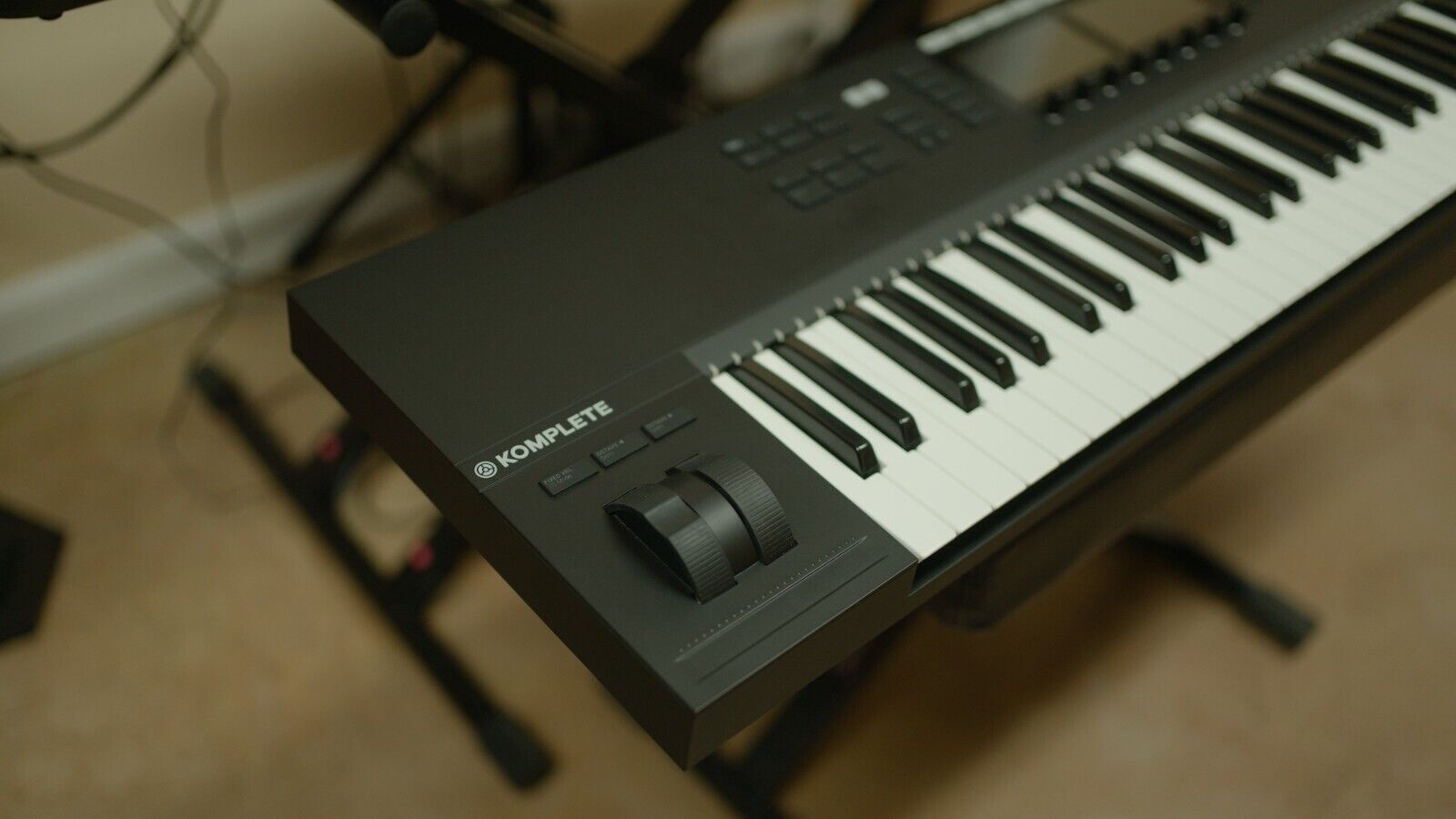 Native Instruments Komplete Kontrol S61 MK2 - Good Condition With Software - Fresh Stock Dated February 2026
