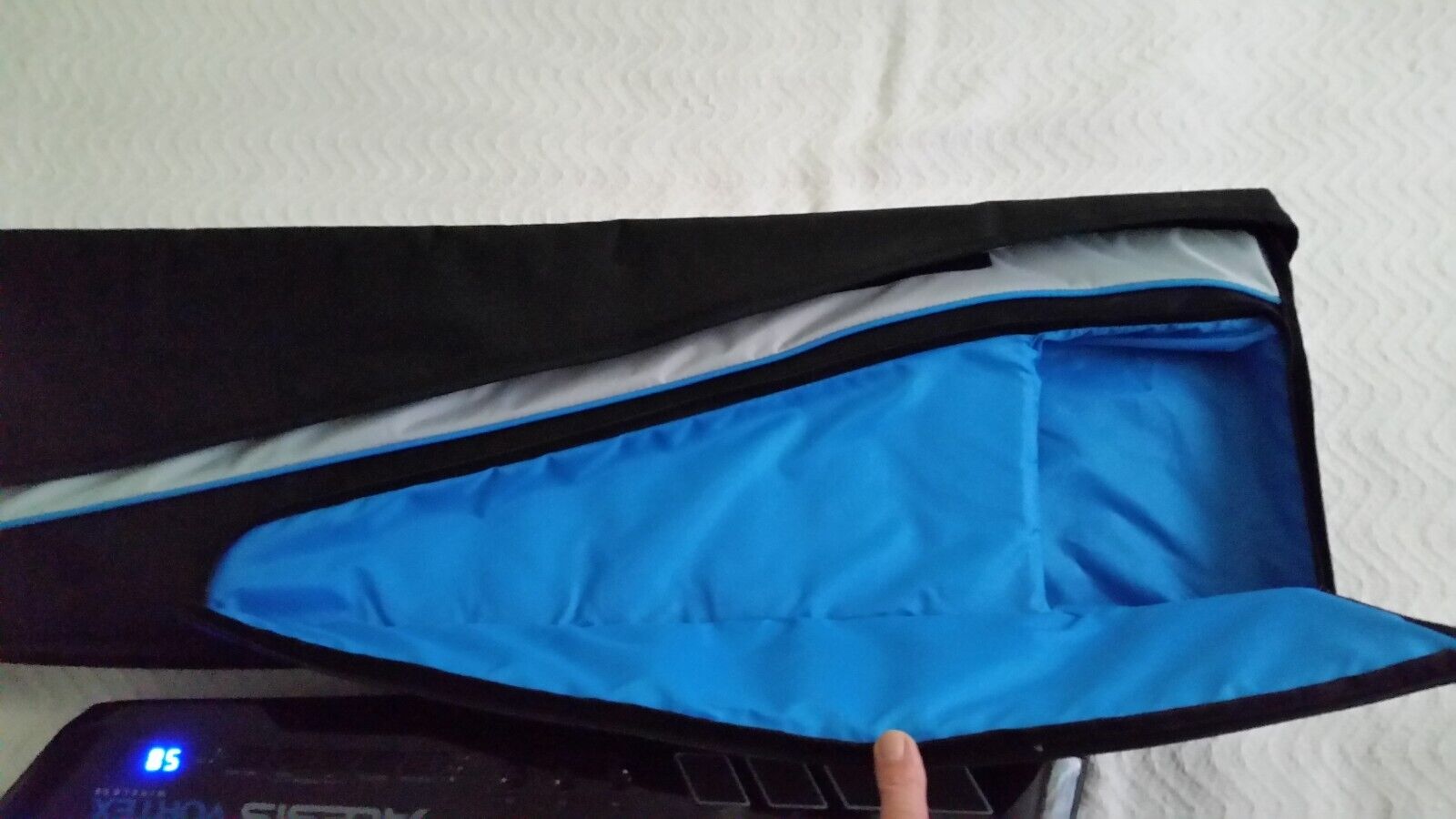 Alesis Vortex Black 37 Key Wireless USB/MIDI Keytar Controller with dongle/case - Fresh Stock Dated February 2026