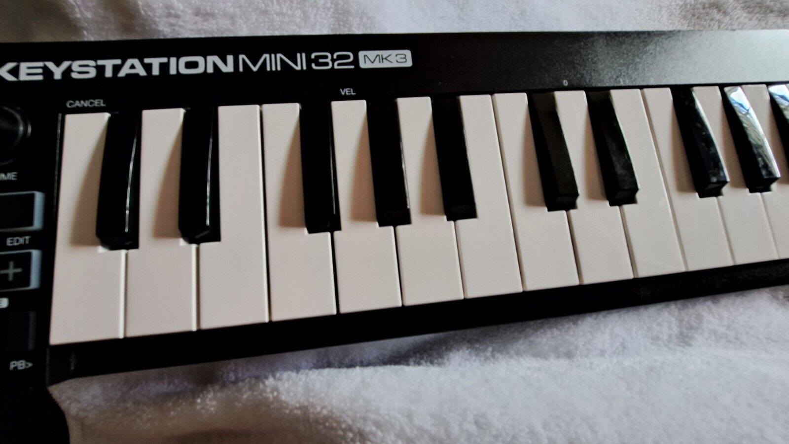 M-Audio Keystation Mini 32 MK3 Keyboard Controller W/ USB Cable - Fresh Stock Dated February 2026