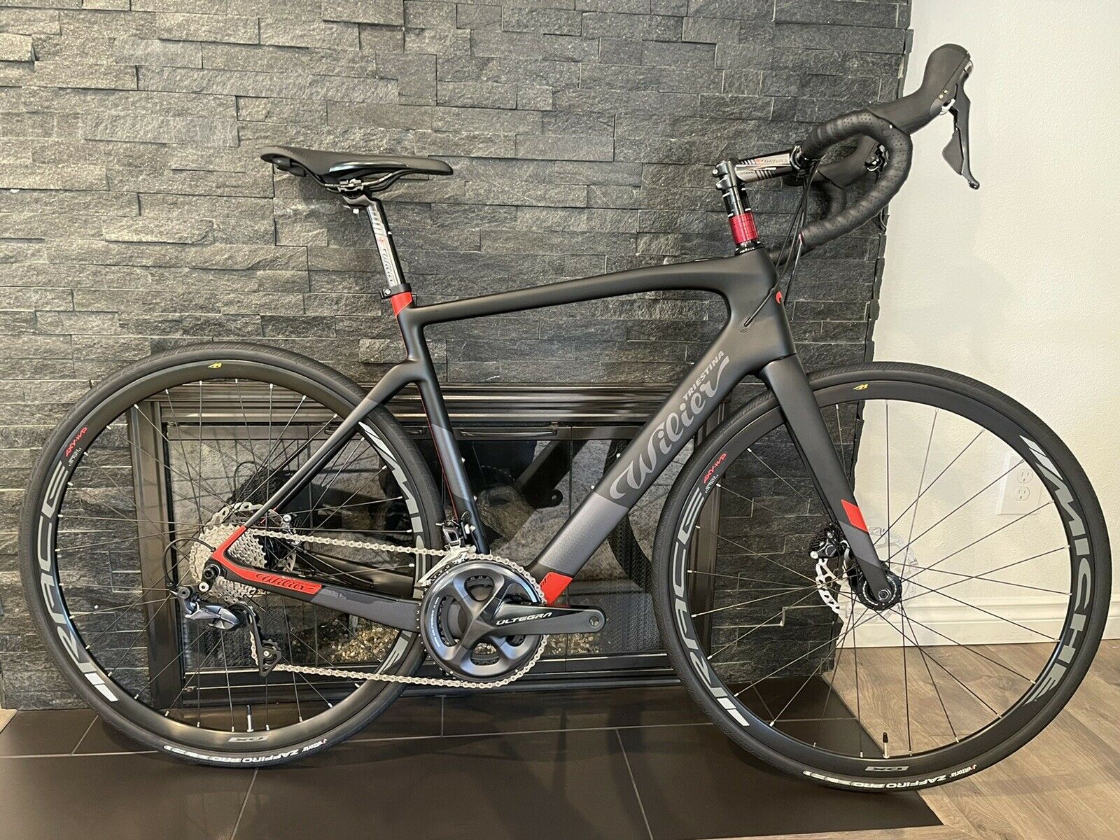 Wilier Cento 01 Hybrid Ultegra Carbon E-Bike Road Bike E-Bike Cento1Hy LARGE - Fresh Stock Dated February 2026