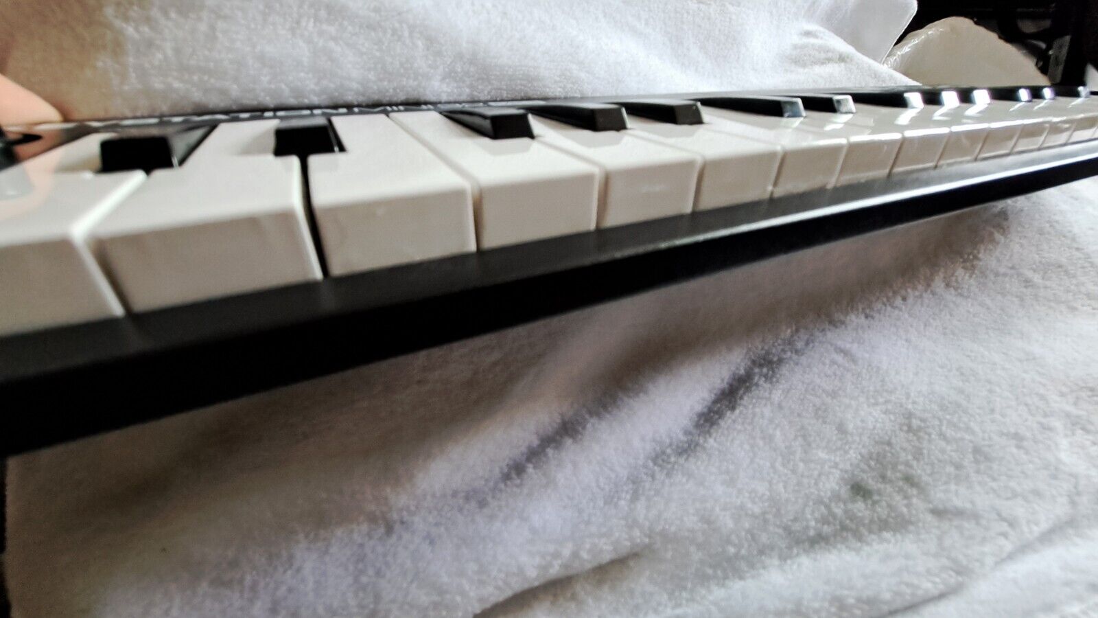 M-Audio Keystation Mini 32 MK3 Keyboard Controller W/ USB Cable - Fresh Stock Dated February 2026