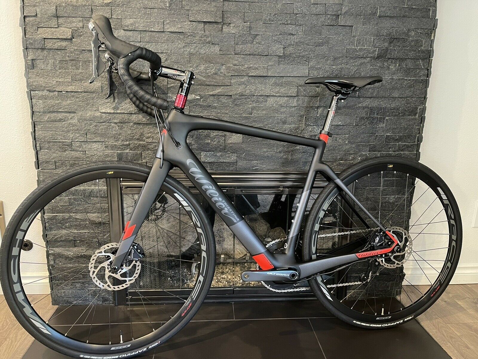 Wilier Cento 01 Hybrid Ultegra Carbon E-Bike Road Bike E-Bike Cento1Hy LARGE - Fresh Stock Dated February 2026