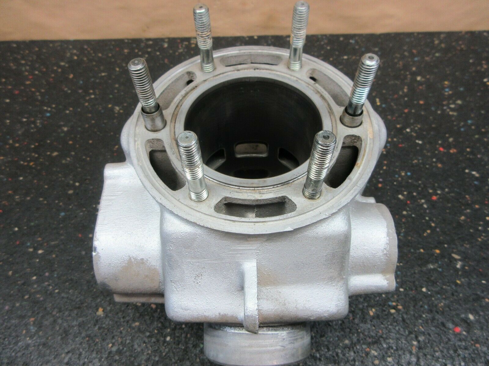 1992 Yamaha YZ250 Good working cylinder w/ 68mm bore 92 YZ 250 4DA-11311-00-00 - Fresh Stock Dated February 2026