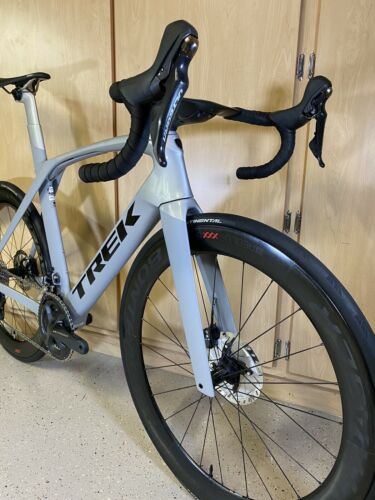 SUPER CLEAN Trek Madone SLR 6 DISC Ultegra W/ Bontrager XXX 6 Carbon Wheels 56cm - Fresh Stock Dated February 2026