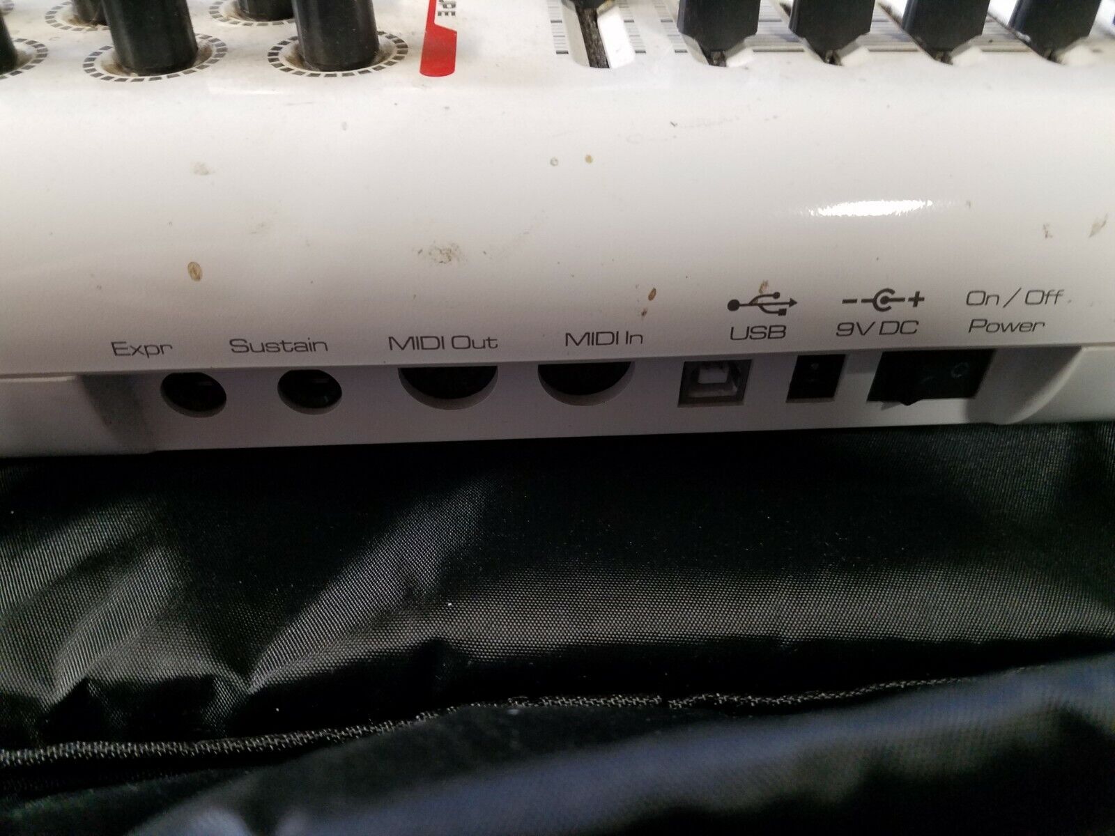 M AUDIO AXIOM PRO 61 KEYBOARD WITH DRUM PAD 