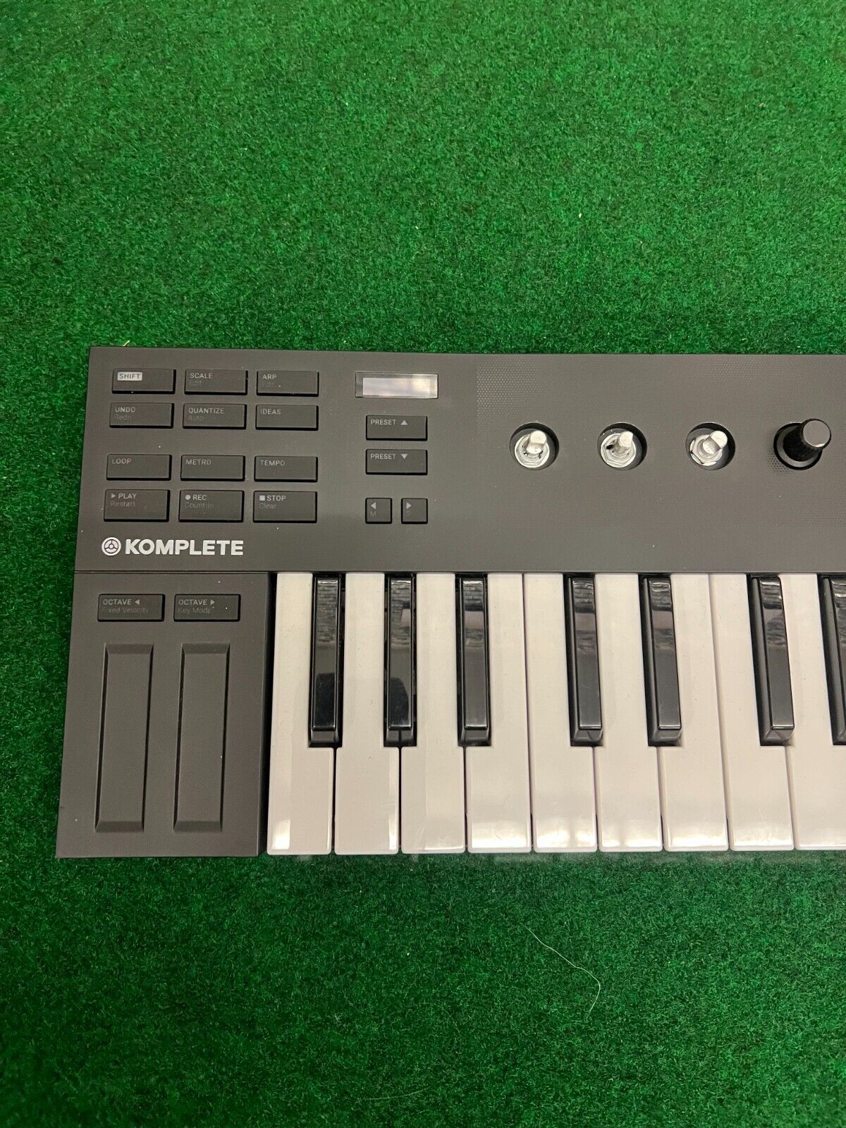 Native Instruments Komplete Kontrol M32 Micro Keyboard Controller - Fresh Stock Dated February 2026