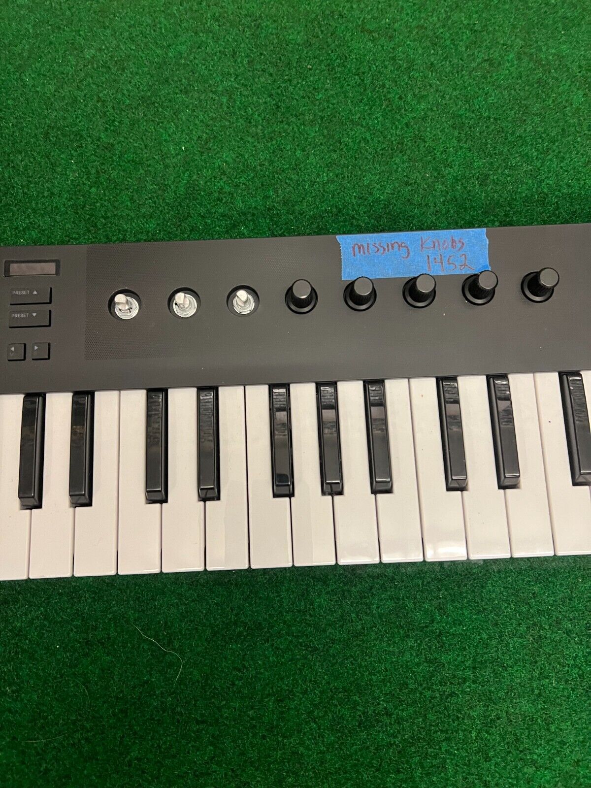 Native Instruments Komplete Kontrol M32 Micro Keyboard Controller - Fresh Stock Dated February 2026
