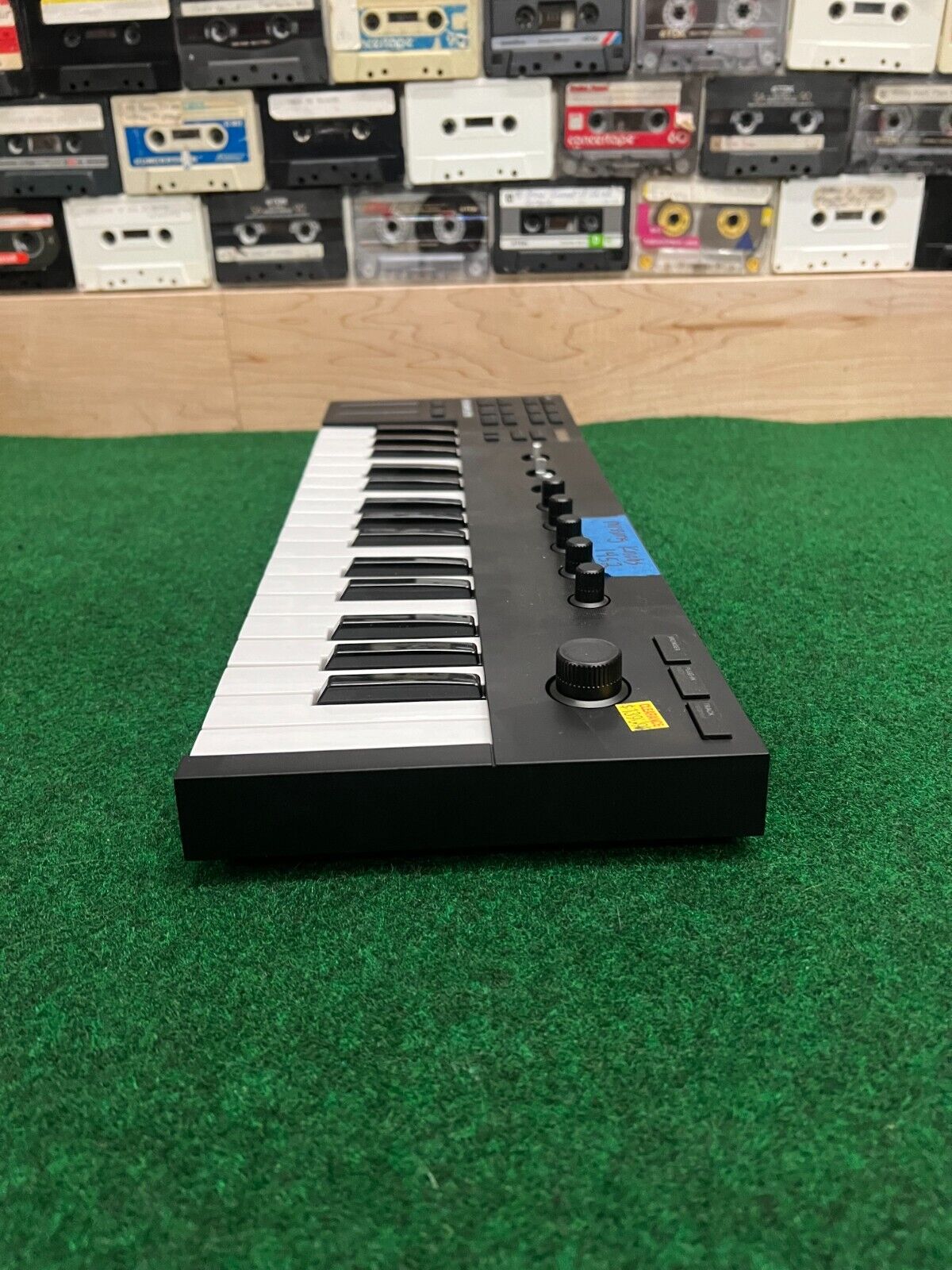 Native Instruments Komplete Kontrol M32 Micro Keyboard Controller - Fresh Stock Dated February 2026