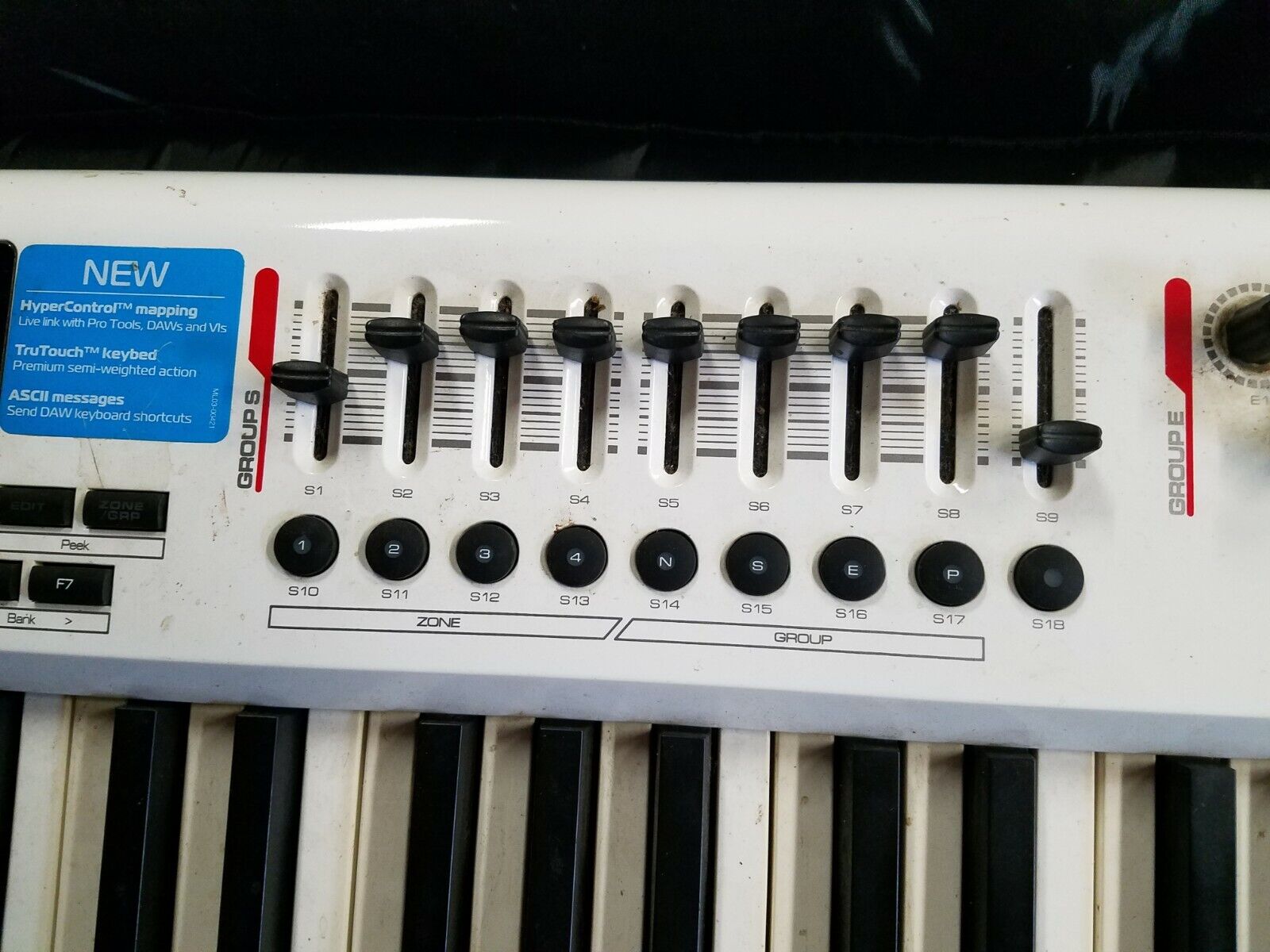 M AUDIO AXIOM PRO 61 KEYBOARD WITH DRUM PAD 