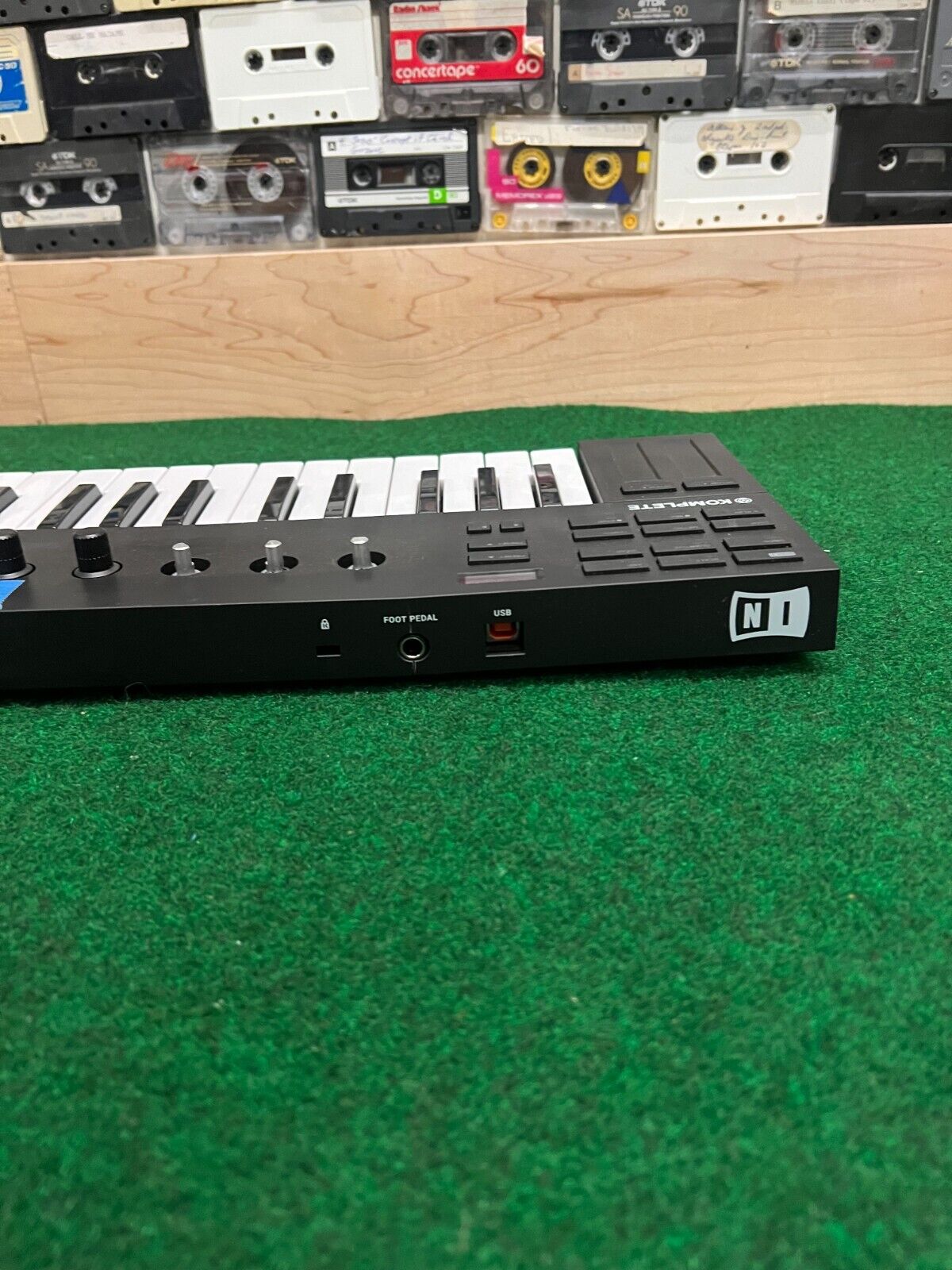 Native Instruments Komplete Kontrol M32 Micro Keyboard Controller - Fresh Stock Dated February 2026