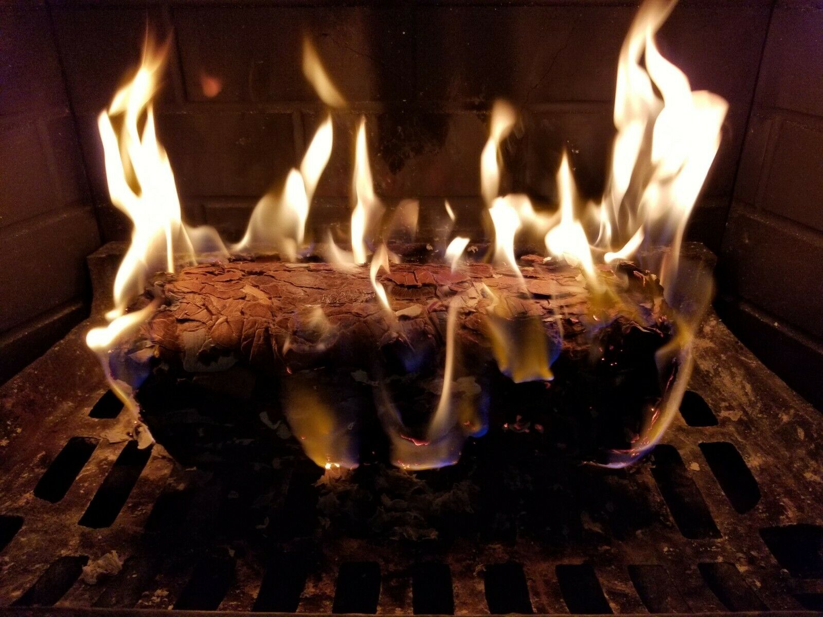 💎 KFC Limited-Edition 11 Herbs & Spices Firelog - FREE Shipping 💎 - Fresh Stock Dated December 2025