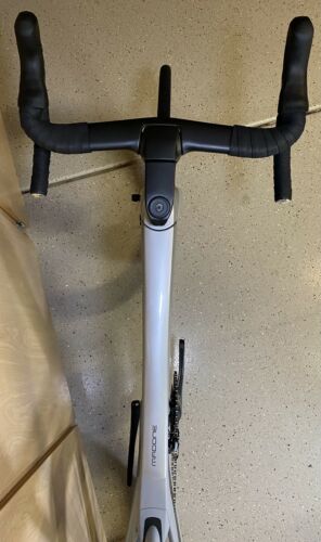 SUPER CLEAN Trek Madone SLR 6 DISC Ultegra W/ Bontrager XXX 6 Carbon Wheels 56cm - Fresh Stock Dated February 2026