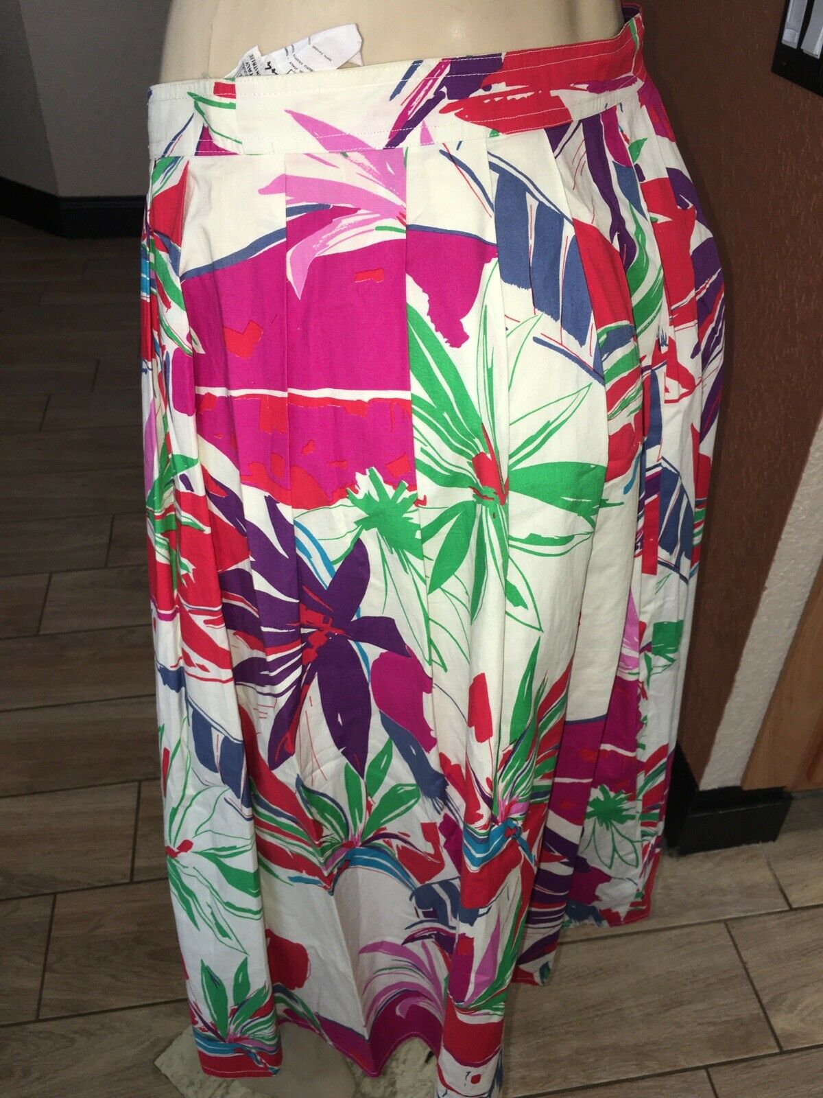 VTG Ungaro Solo Donna Pleated FLORAL COTTON Skirt Unlined 1980’s Sz44 Italy db1 - Fresh Stock Dated February 2026