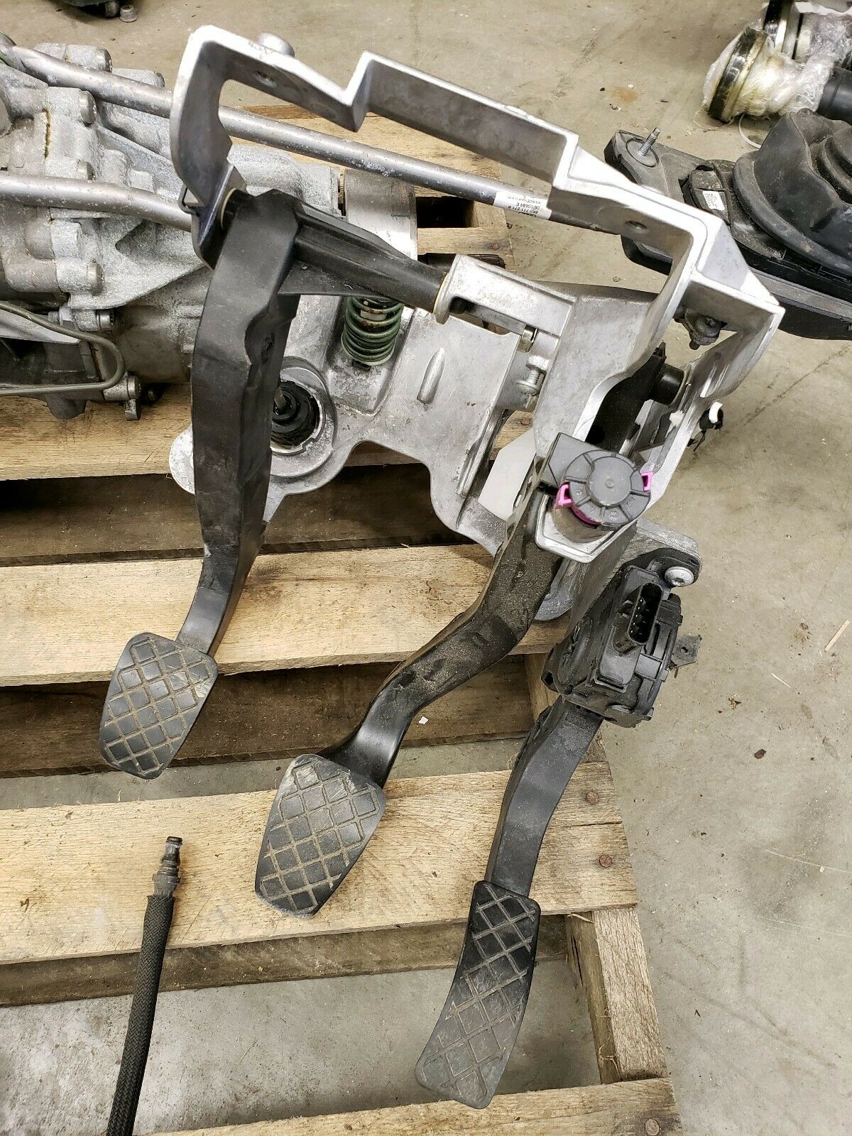 2009-2012 AUDI A4 A5 MANUAL TRANSMISSION SWAP KIT / Transmission code MRR - Fresh Stock Dated February 2026