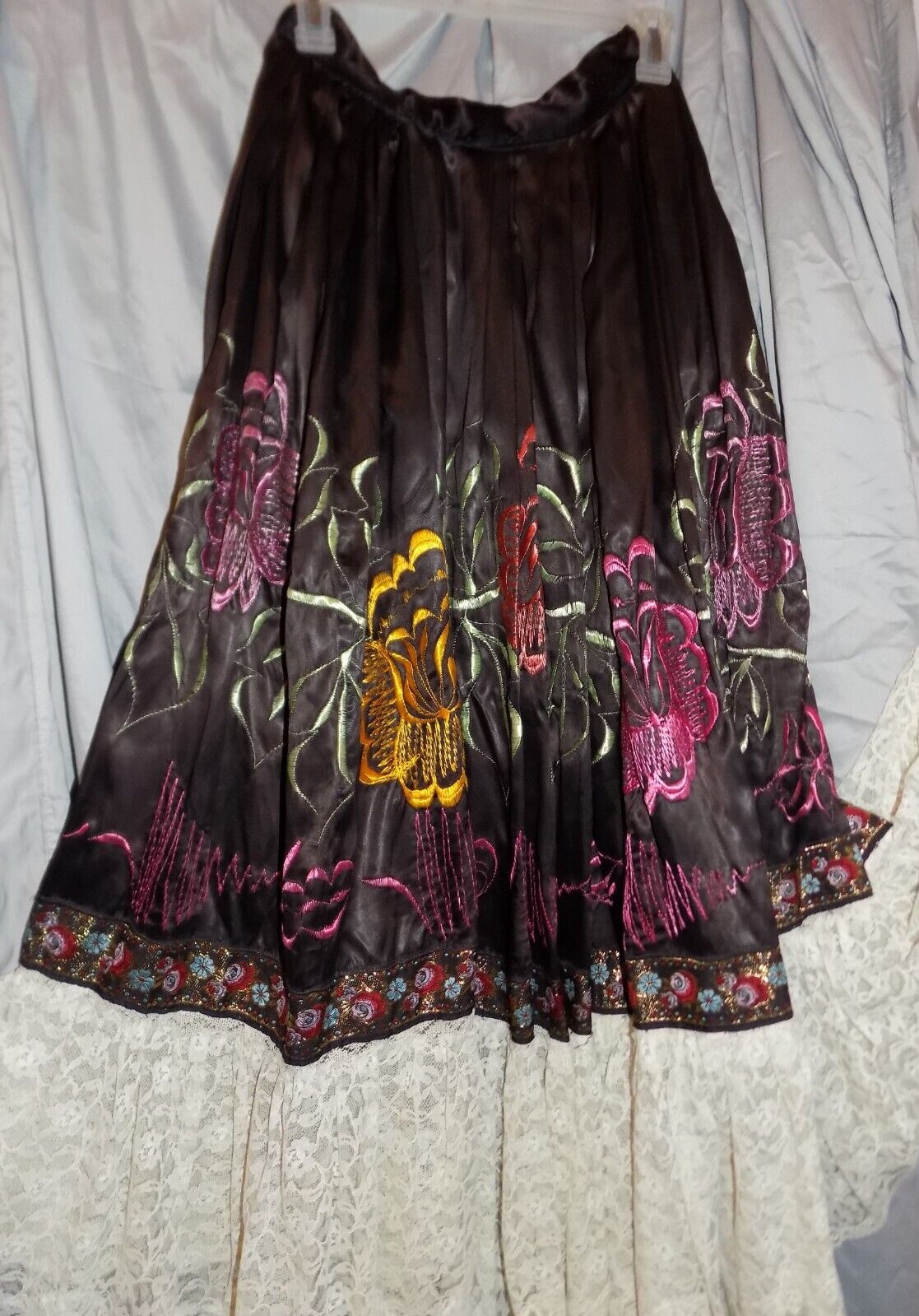 VINTAGE SATIN EMBROIDERY & LACE ETHNIC CIRCLE SKIRT 124