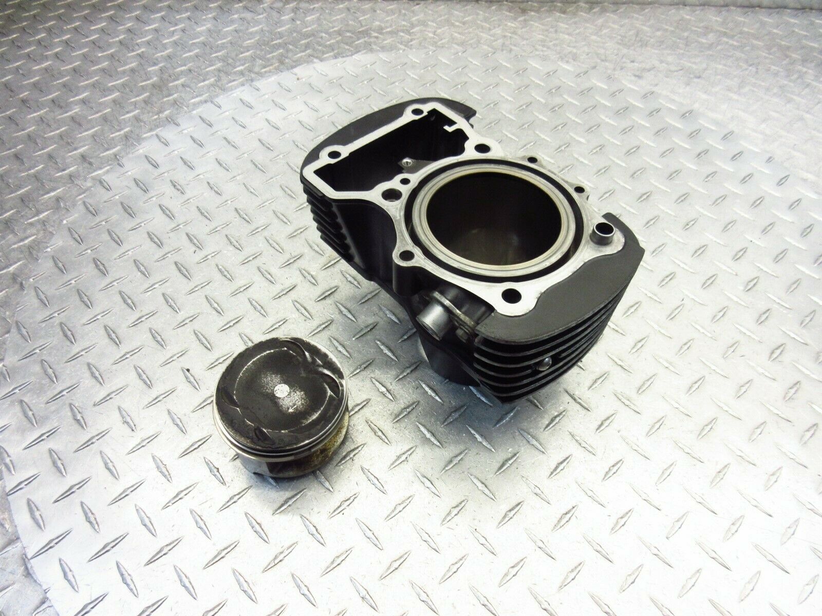 2005 05-09 Suzuki VZ800 M50 Boulevard OEM Rear Cylinder Barrel Jug Piston - Fresh Stock Dated February 2026