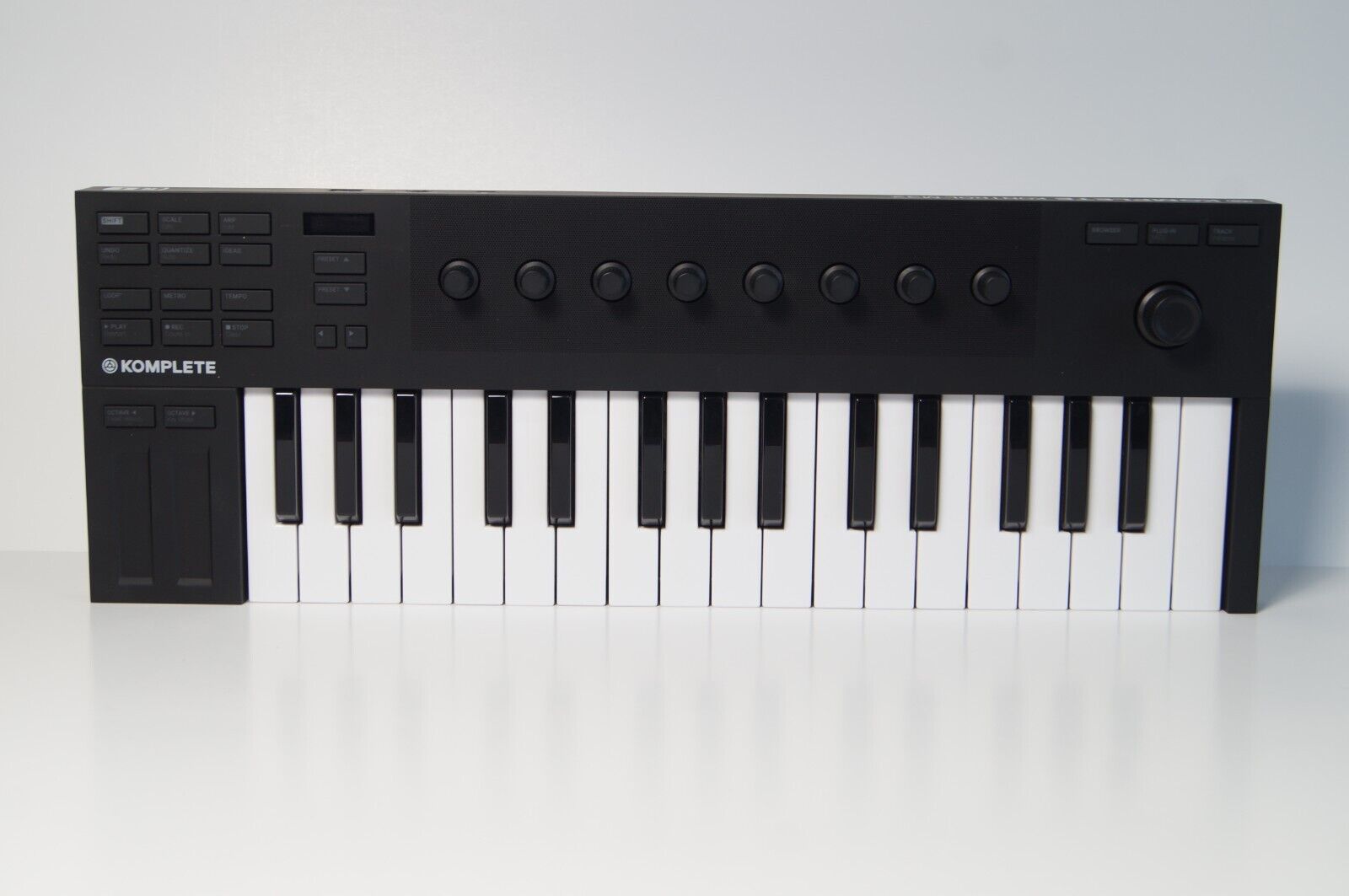 Native Instruments Komplete Kontrol M32 Compact Keyboard Controller W/License - Fresh Stock Dated February 2026
