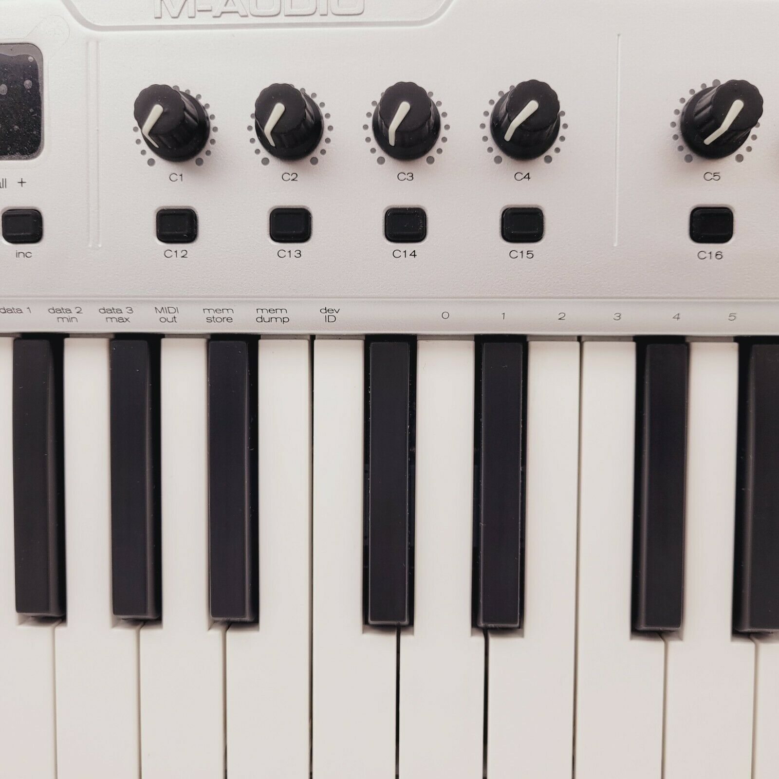 M-Audio O2 25-Key Ultra-Thin Mobile USB MIDI Controller in Original Box - Fresh Stock Dated February 2026