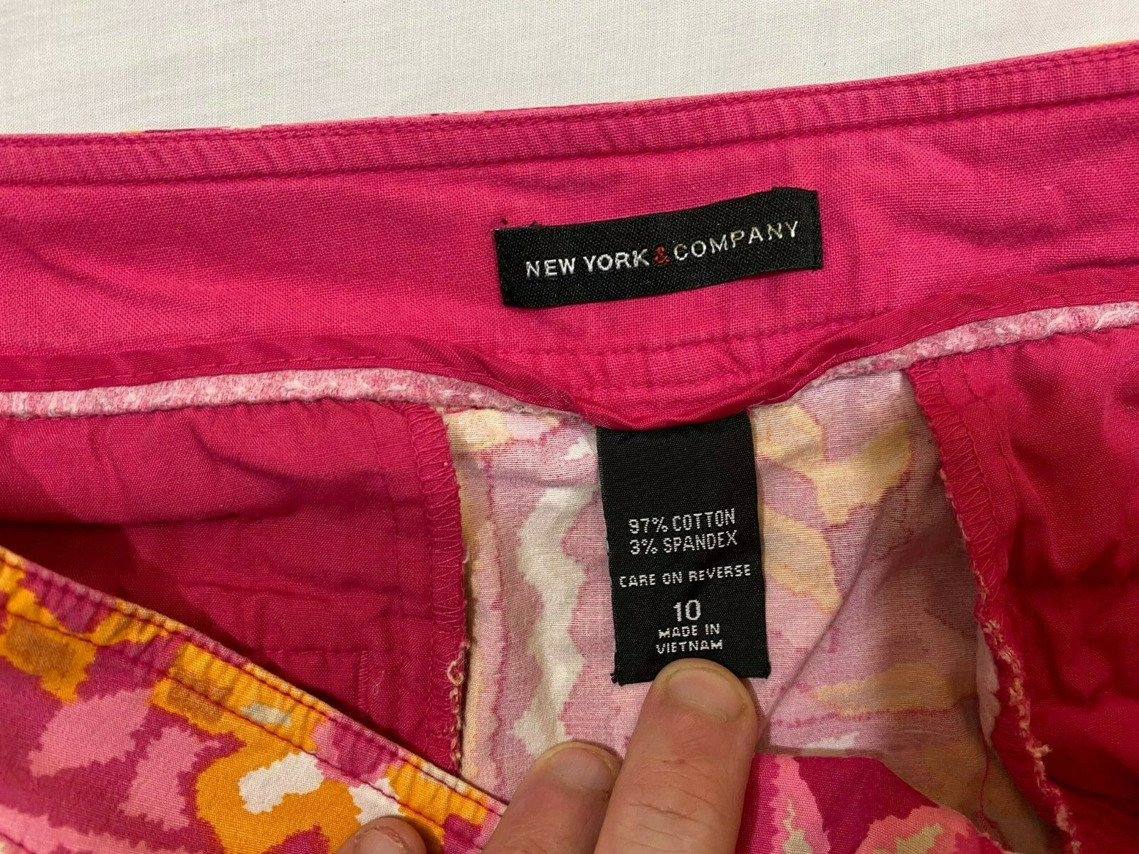 M67 EUC NEW YORK  & COMPANY CO 70's Style Pink Skirt Shorts WOMEN'S 10 - Fresh Stock Dated February 2026