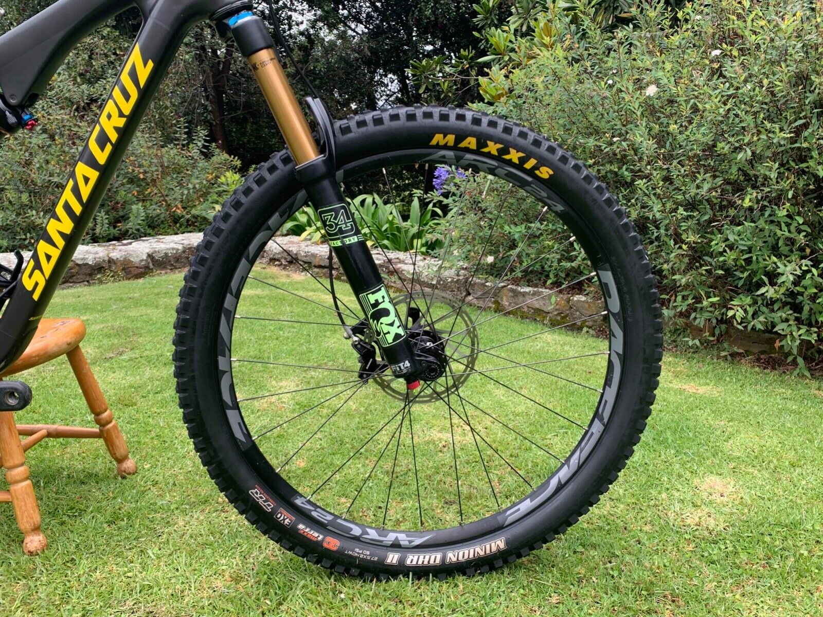 Black 2017 Santa Cruz 5010 CC XX1 Size M with Brand New Parts - Fresh Stock Dated February 2026