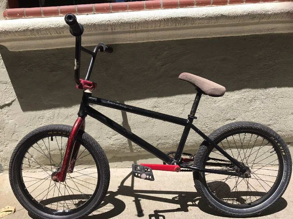 Black and Red Haro 400 series - Fresh Stock Dated February 2026