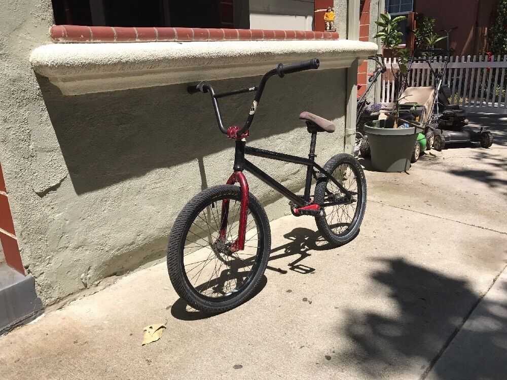 Black and Red Haro 400 series - Fresh Stock Dated February 2026