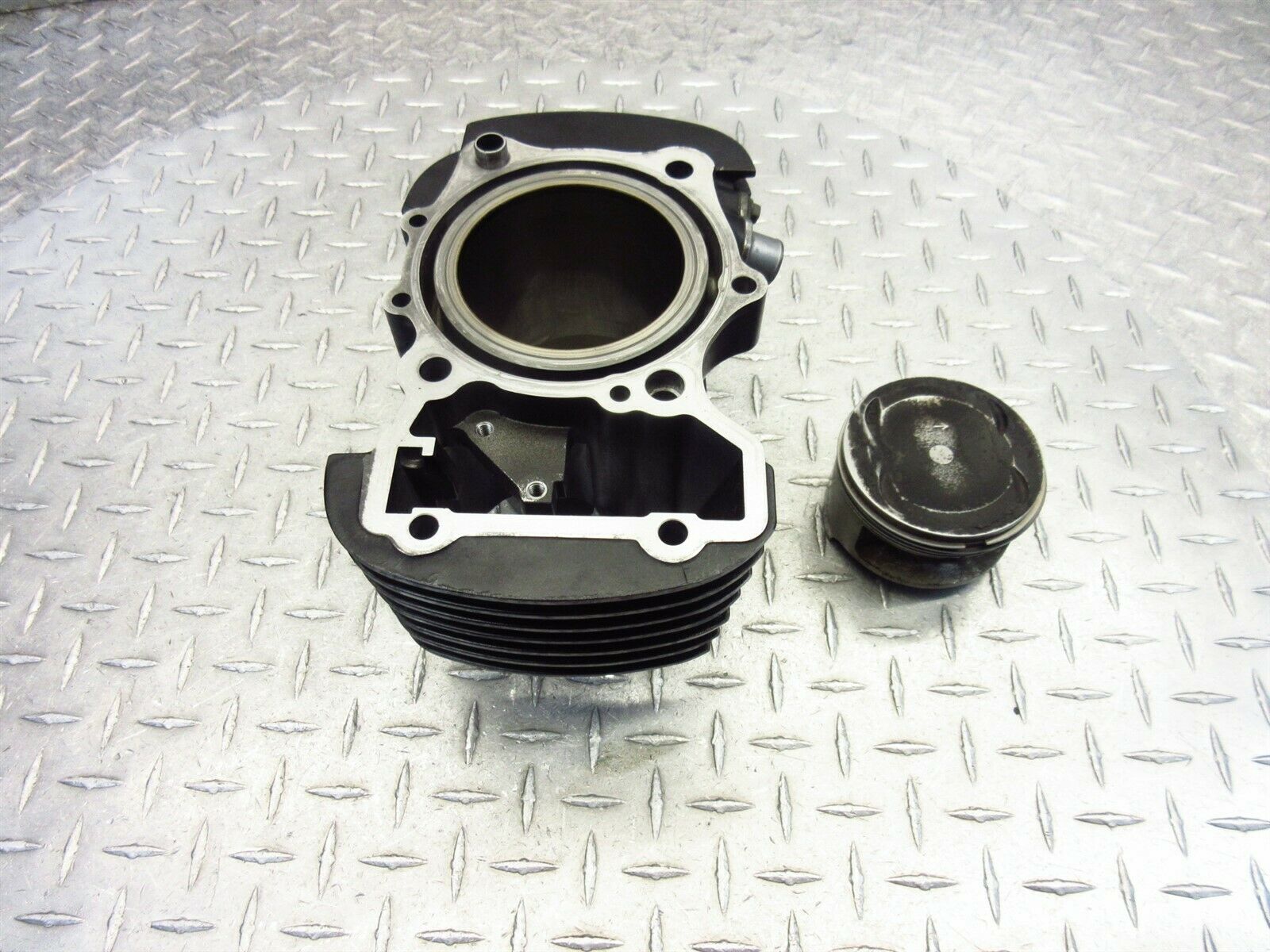 2005 05-09 Suzuki VZ800 M50 Boulevard OEM Rear Cylinder Barrel Jug Piston - Fresh Stock Dated February 2026